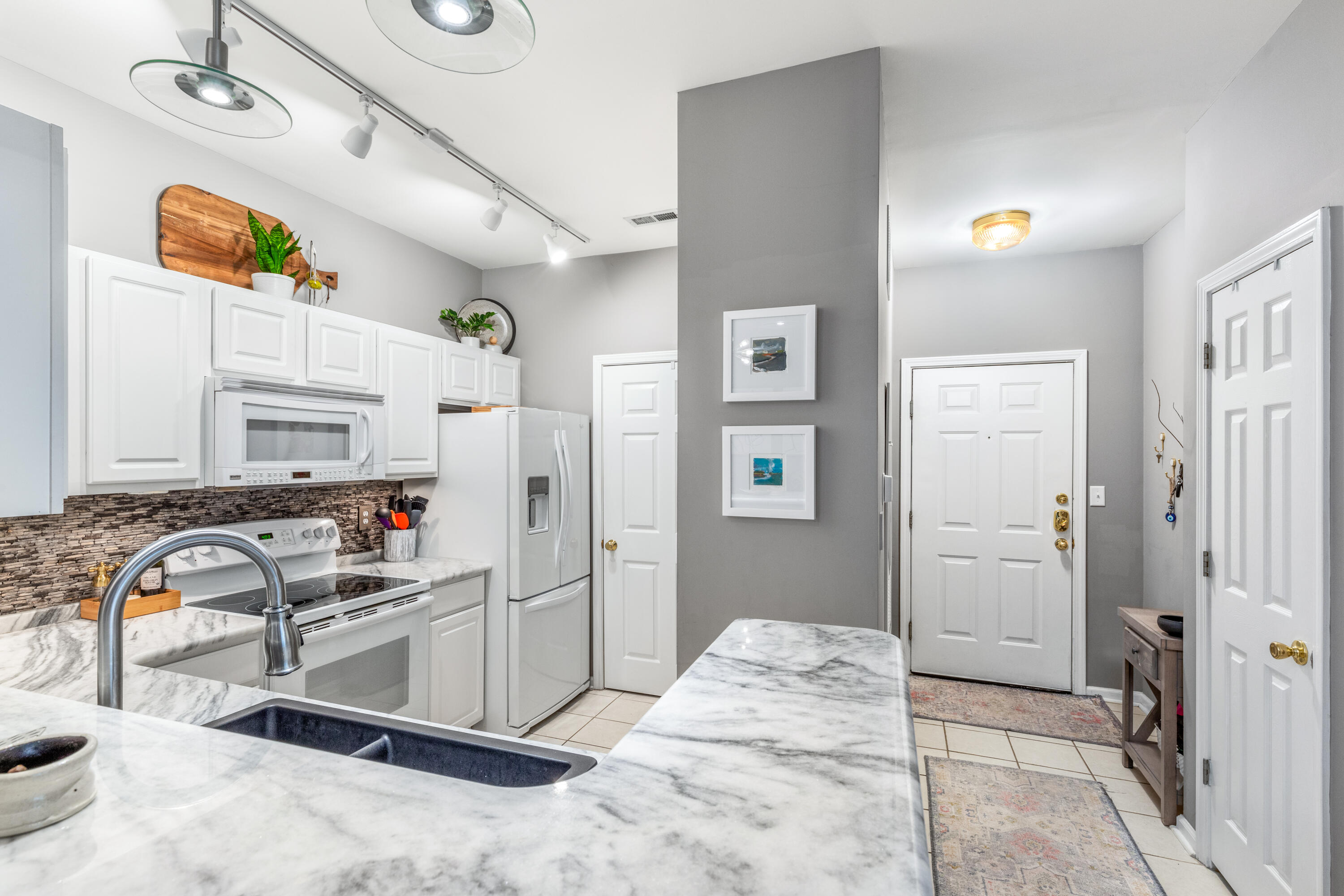 1600 Long Grove Drive # 1011