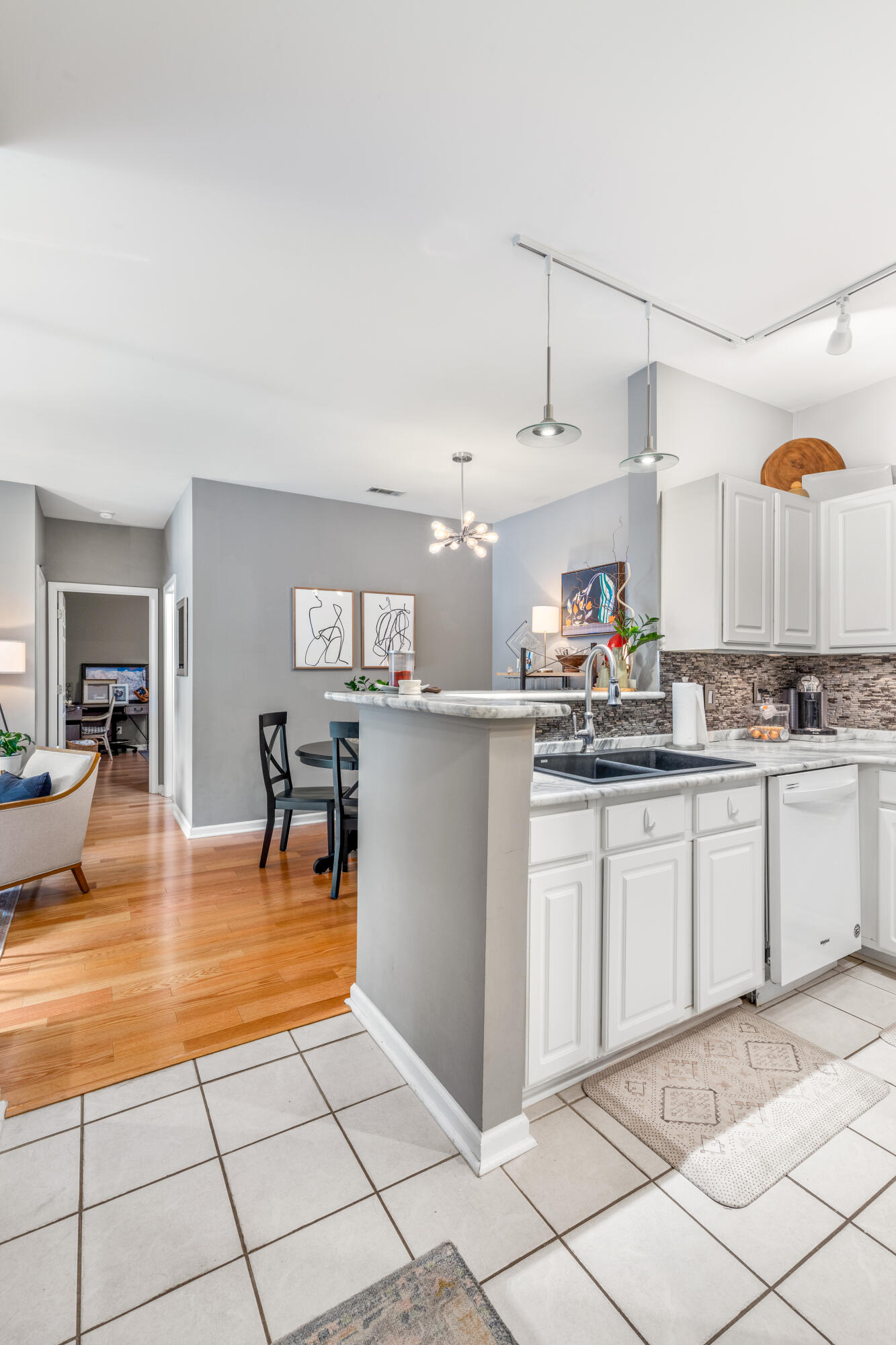 1600 Long Grove Drive # 1011