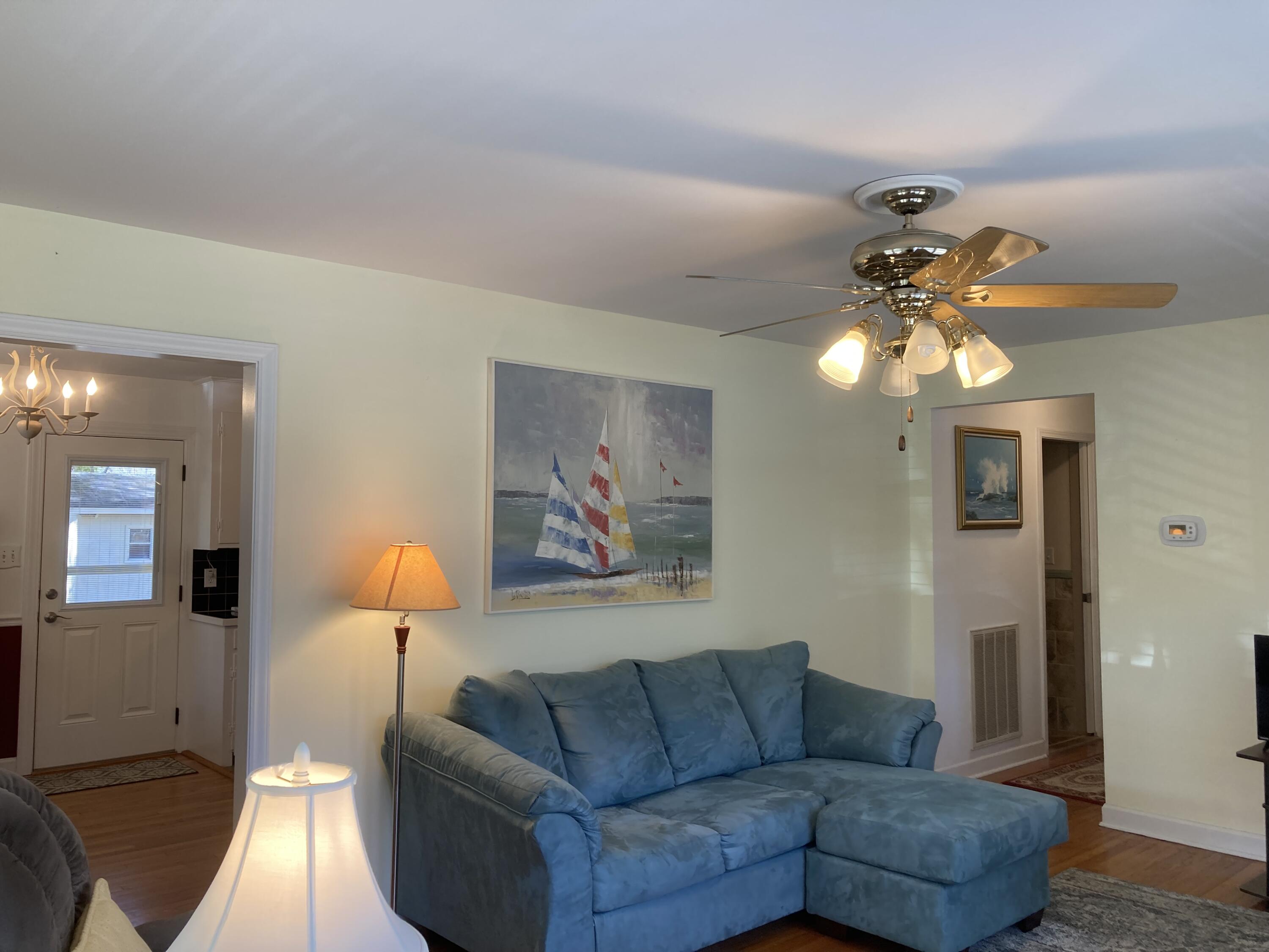 2641 Ridgewood Avenue