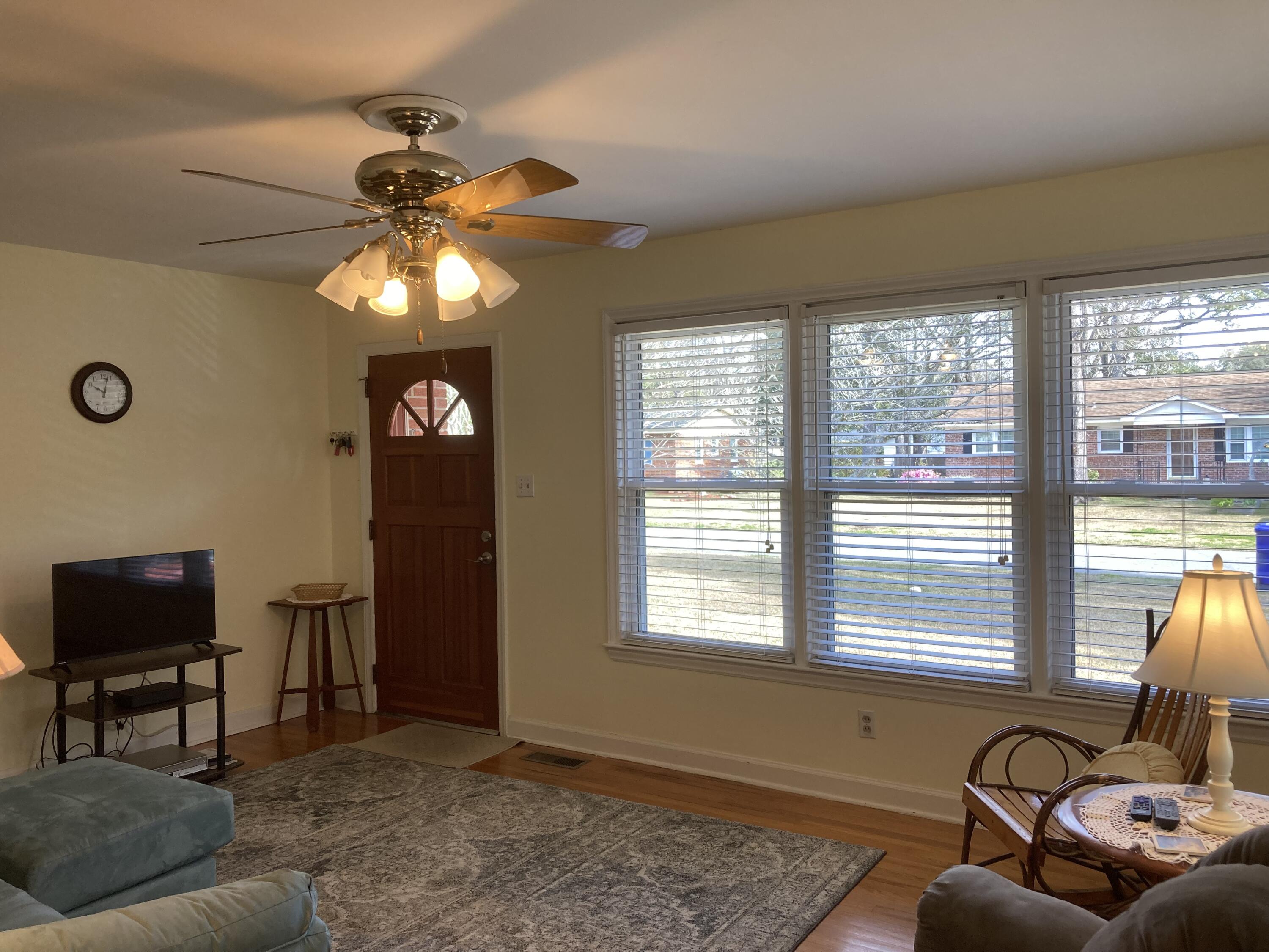 2641 Ridgewood Avenue