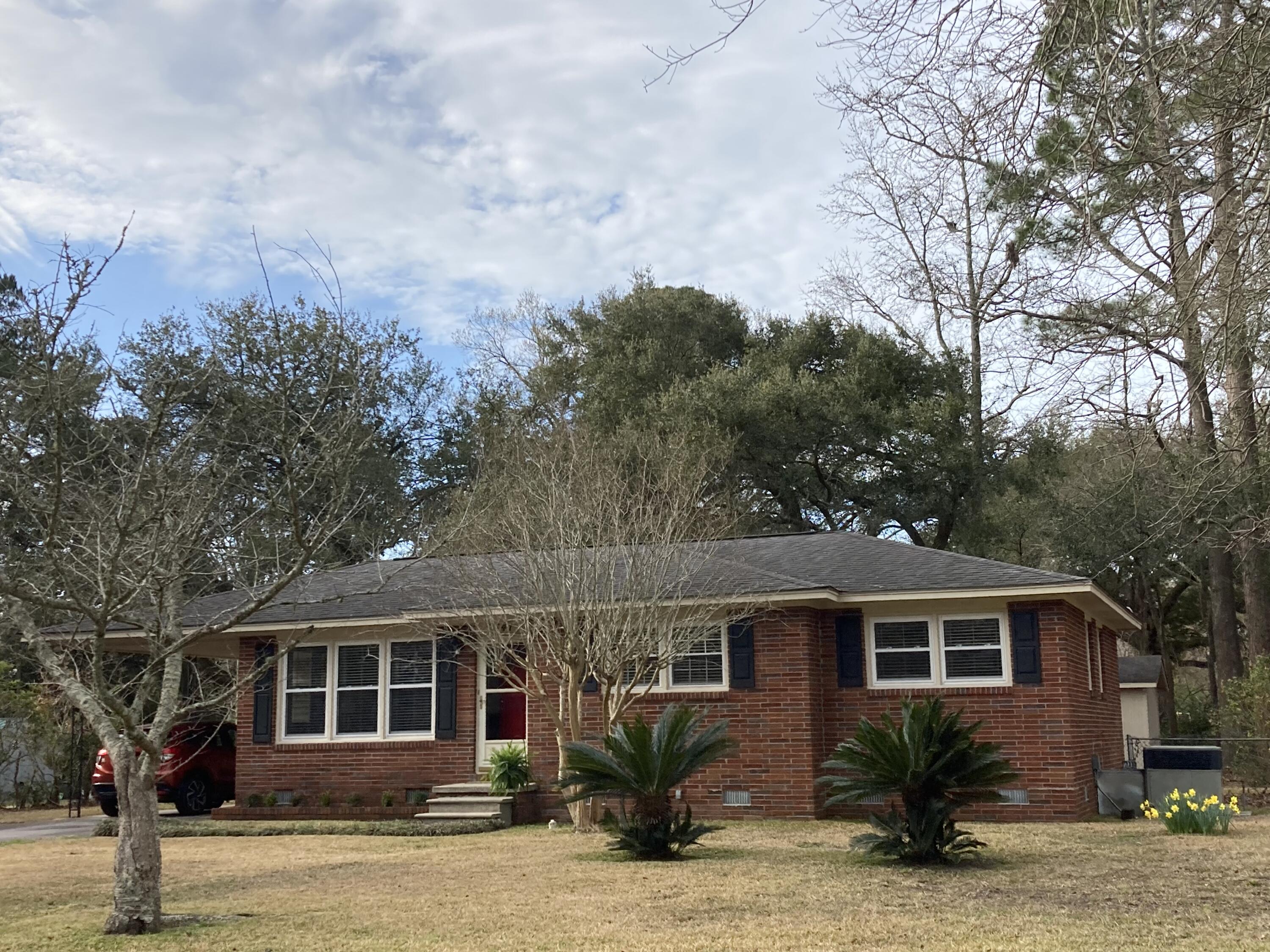 2641 Ridgewood Avenue