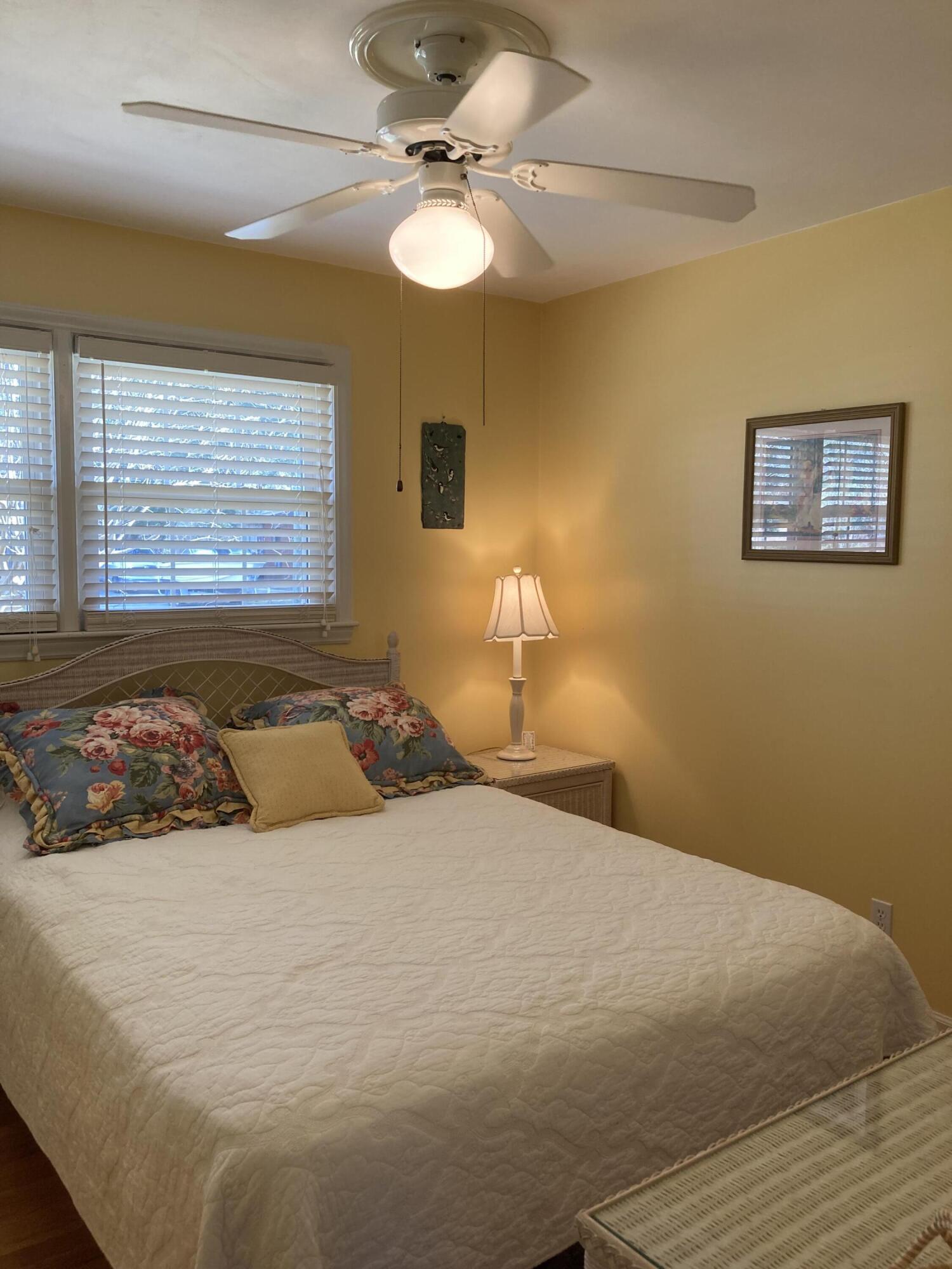 2641 Ridgewood Avenue