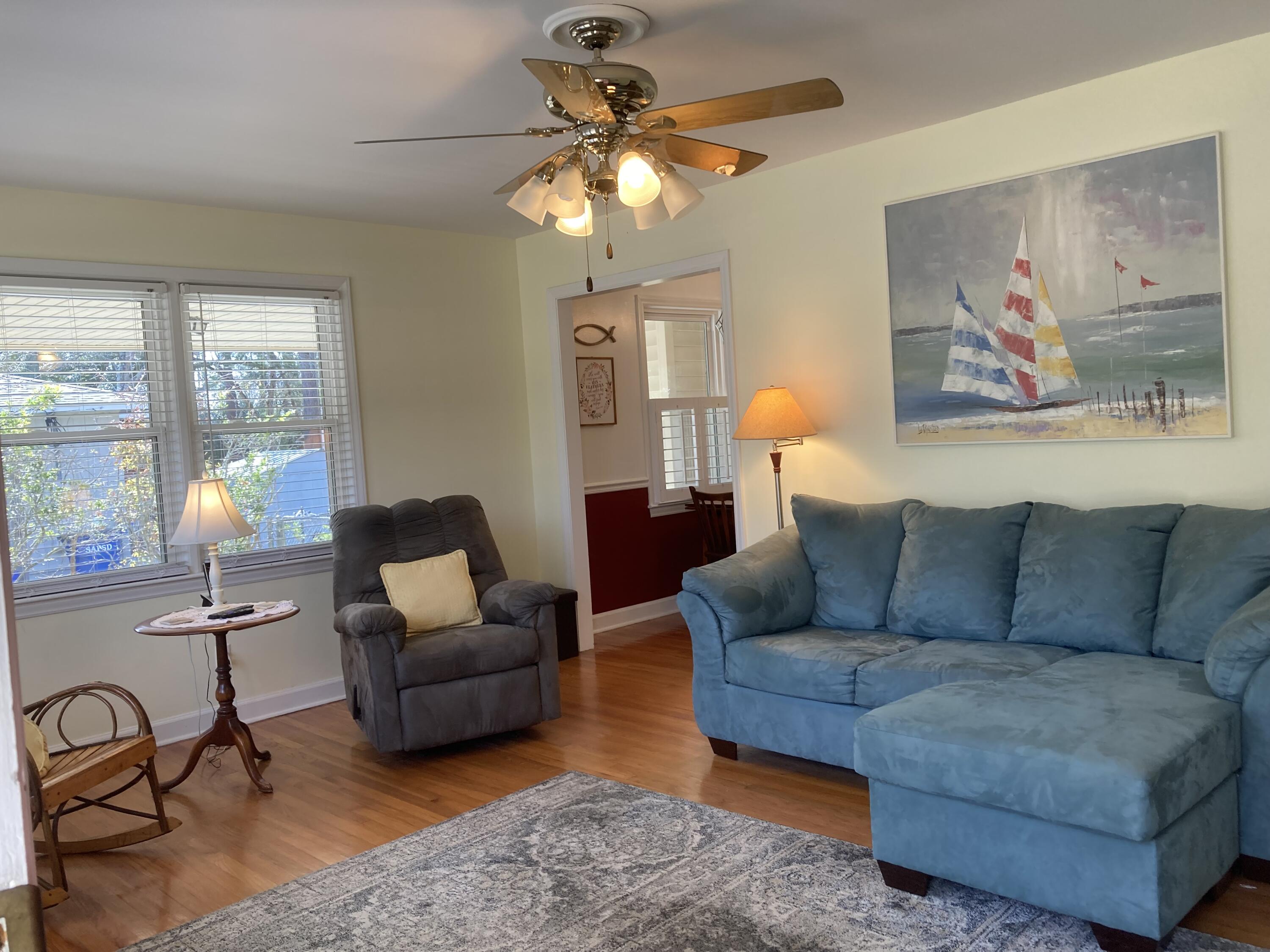 2641 Ridgewood Avenue