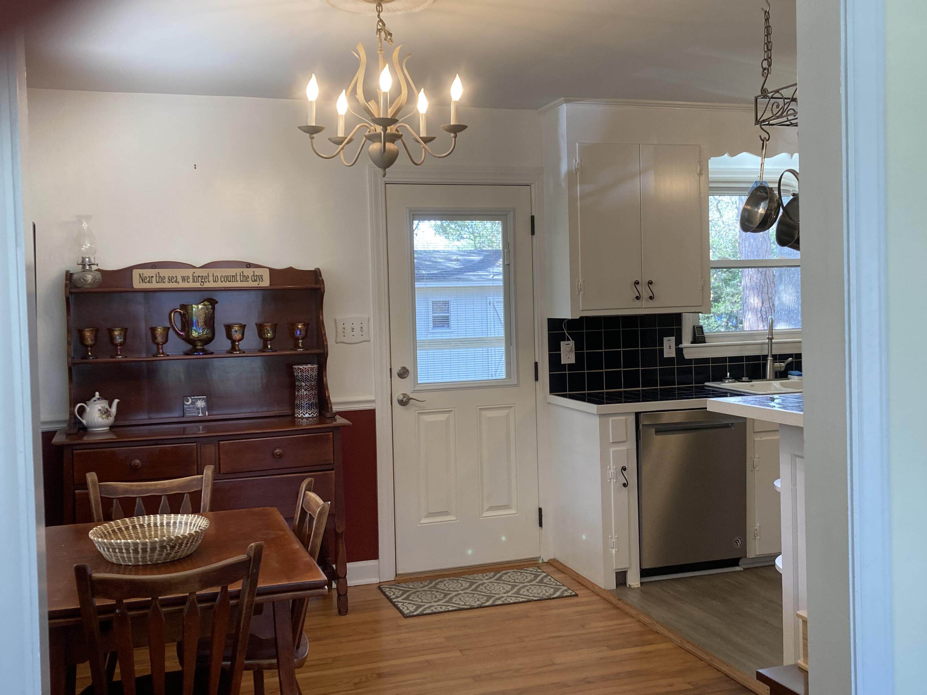 2641 Ridgewood Avenue