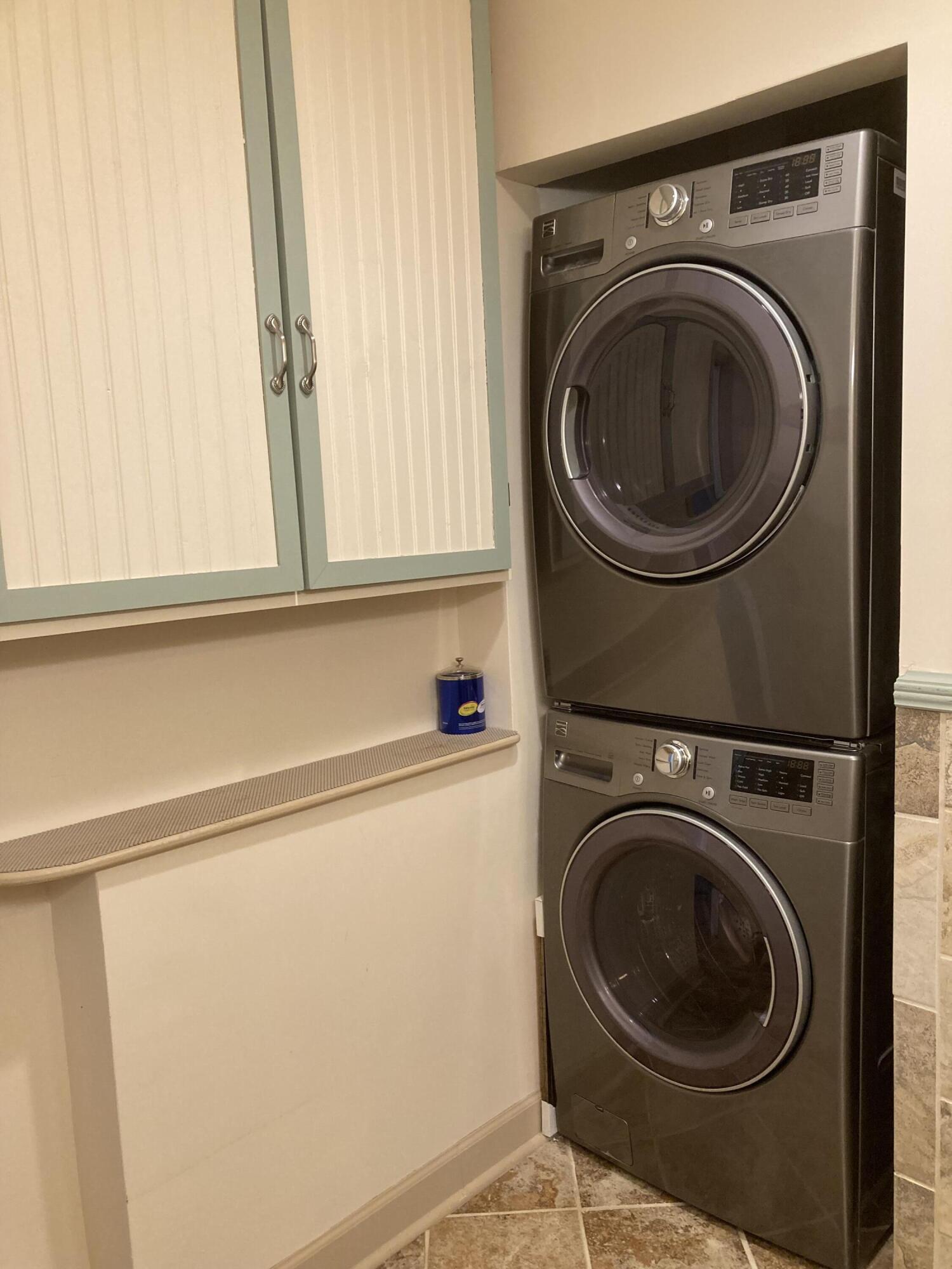 2641 Ridgewood Avenue