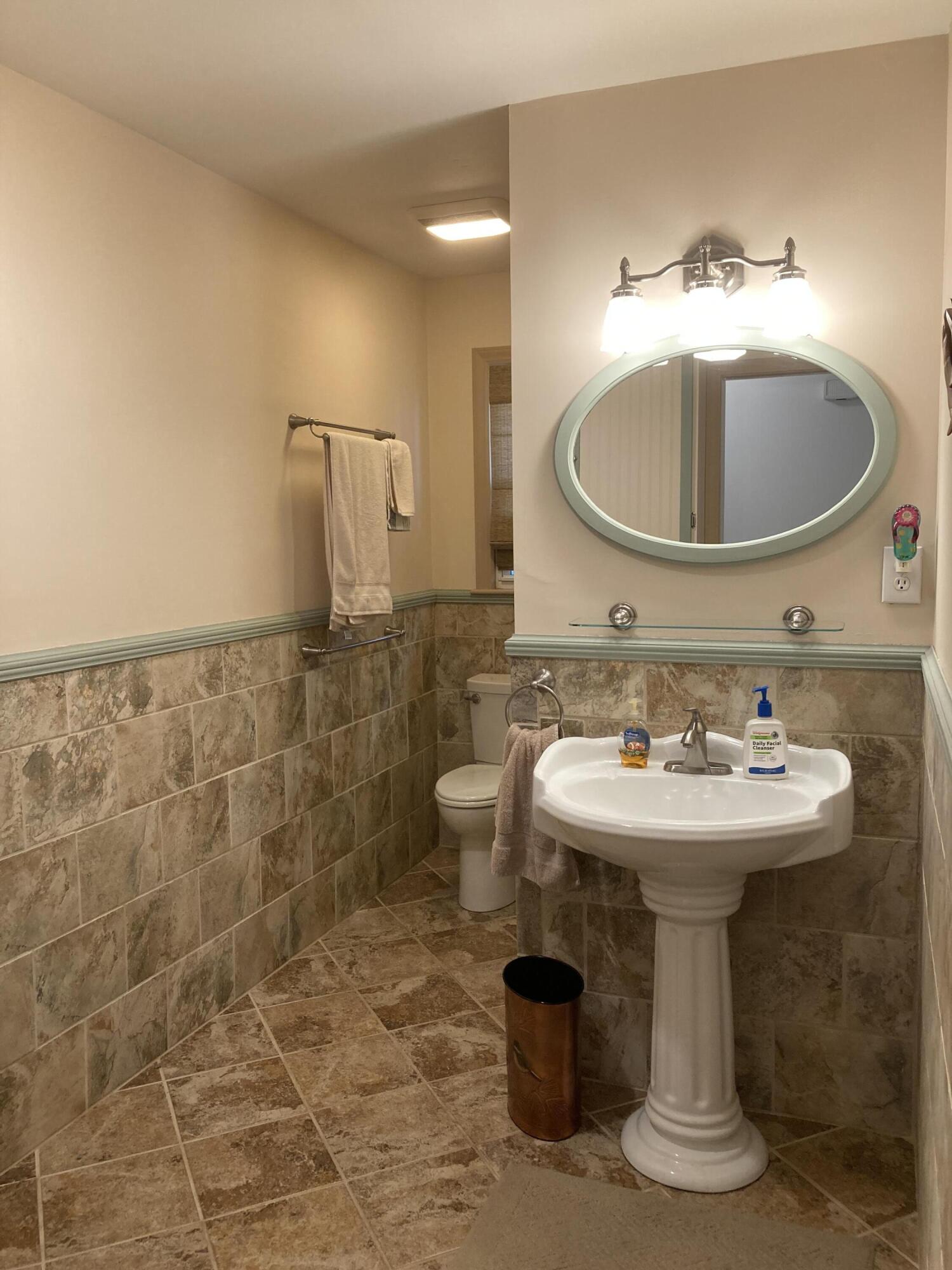 2641 Ridgewood Avenue