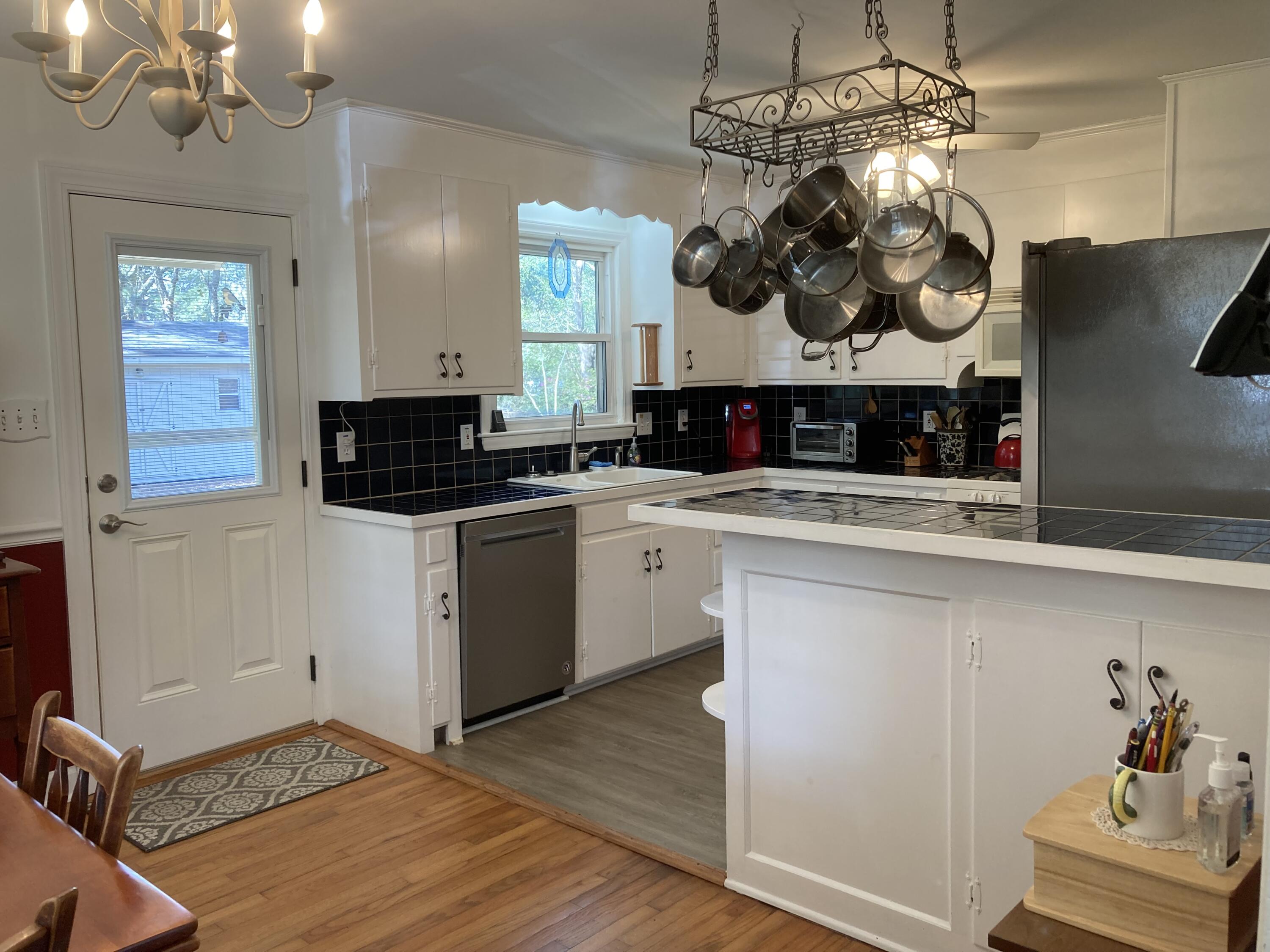 2641 Ridgewood Avenue