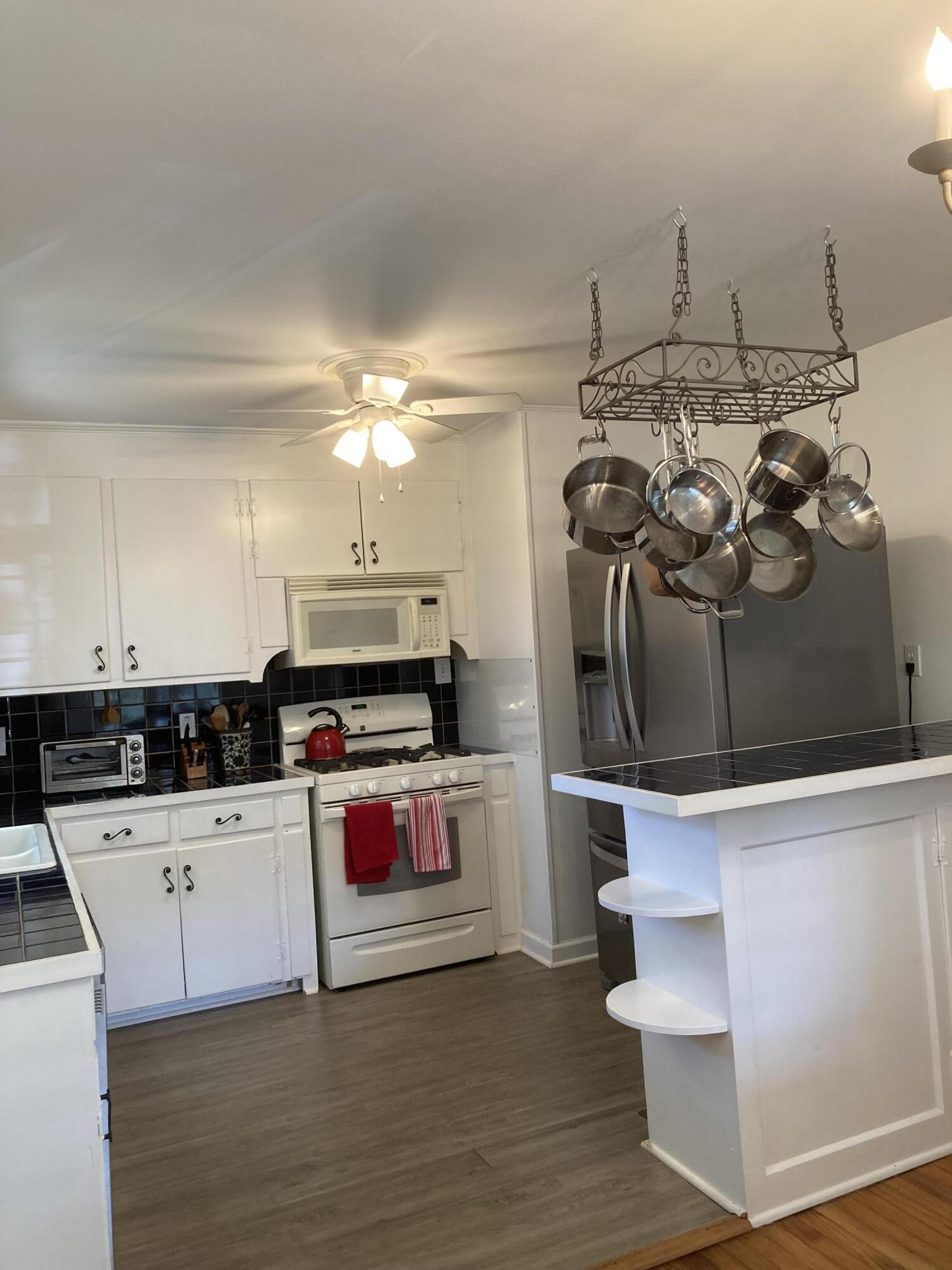 2641 Ridgewood Avenue