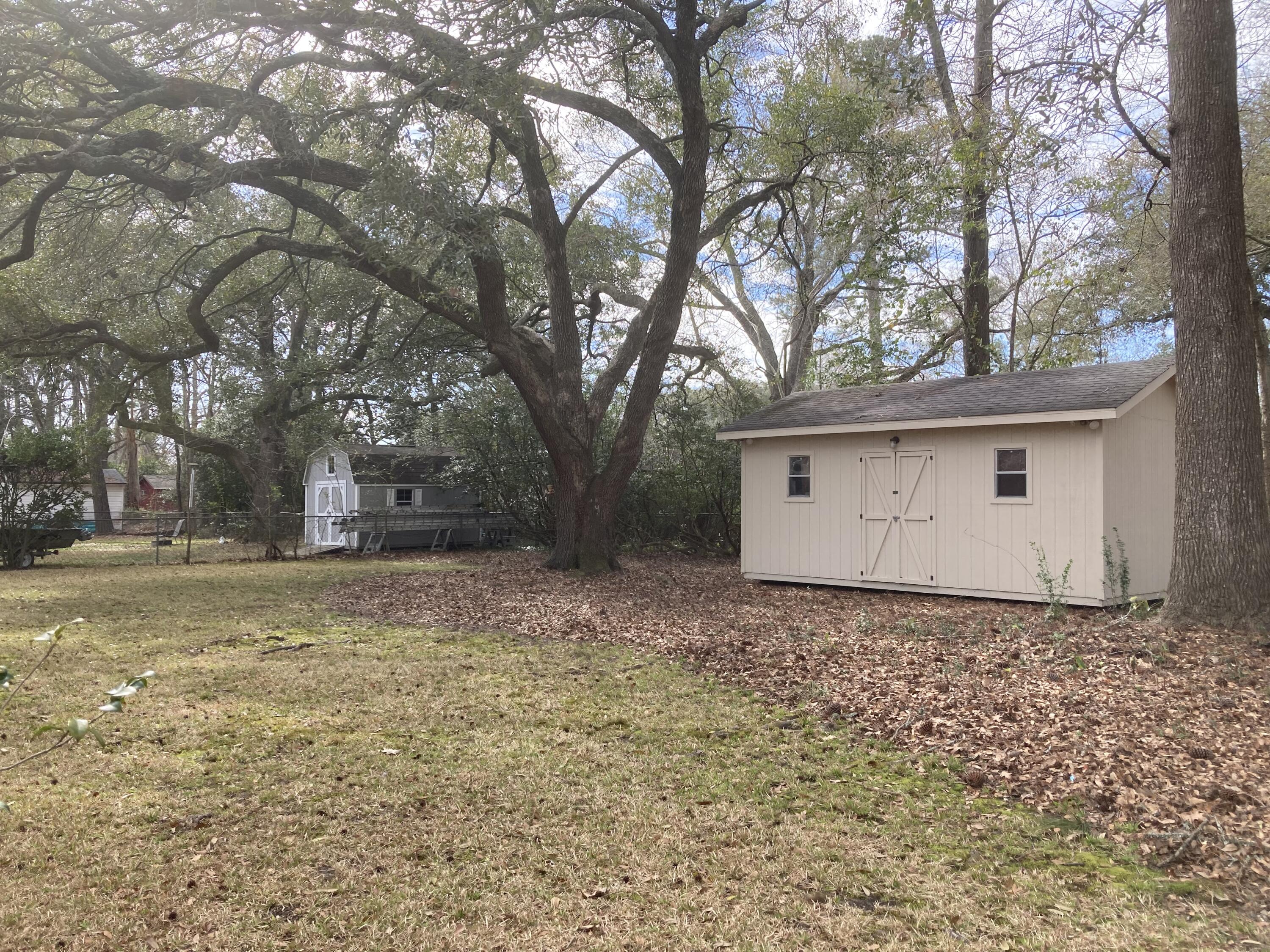 2641 Ridgewood Avenue