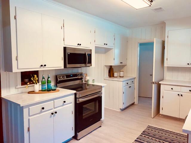 303 Schoolhouse Road