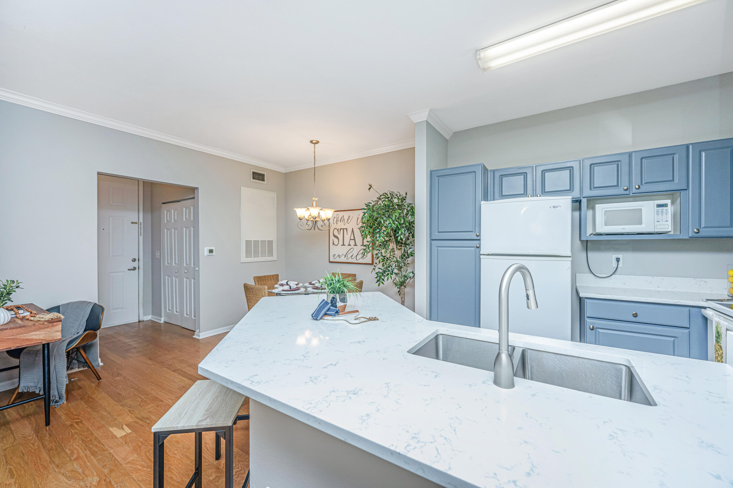 60 Fenwick Hall Alley # 811