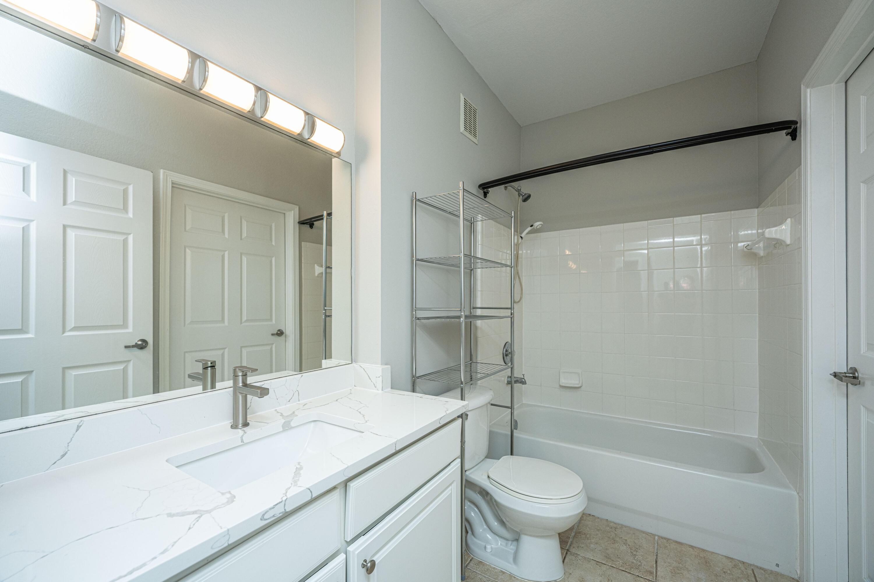 60 Fenwick Hall Alley # 811