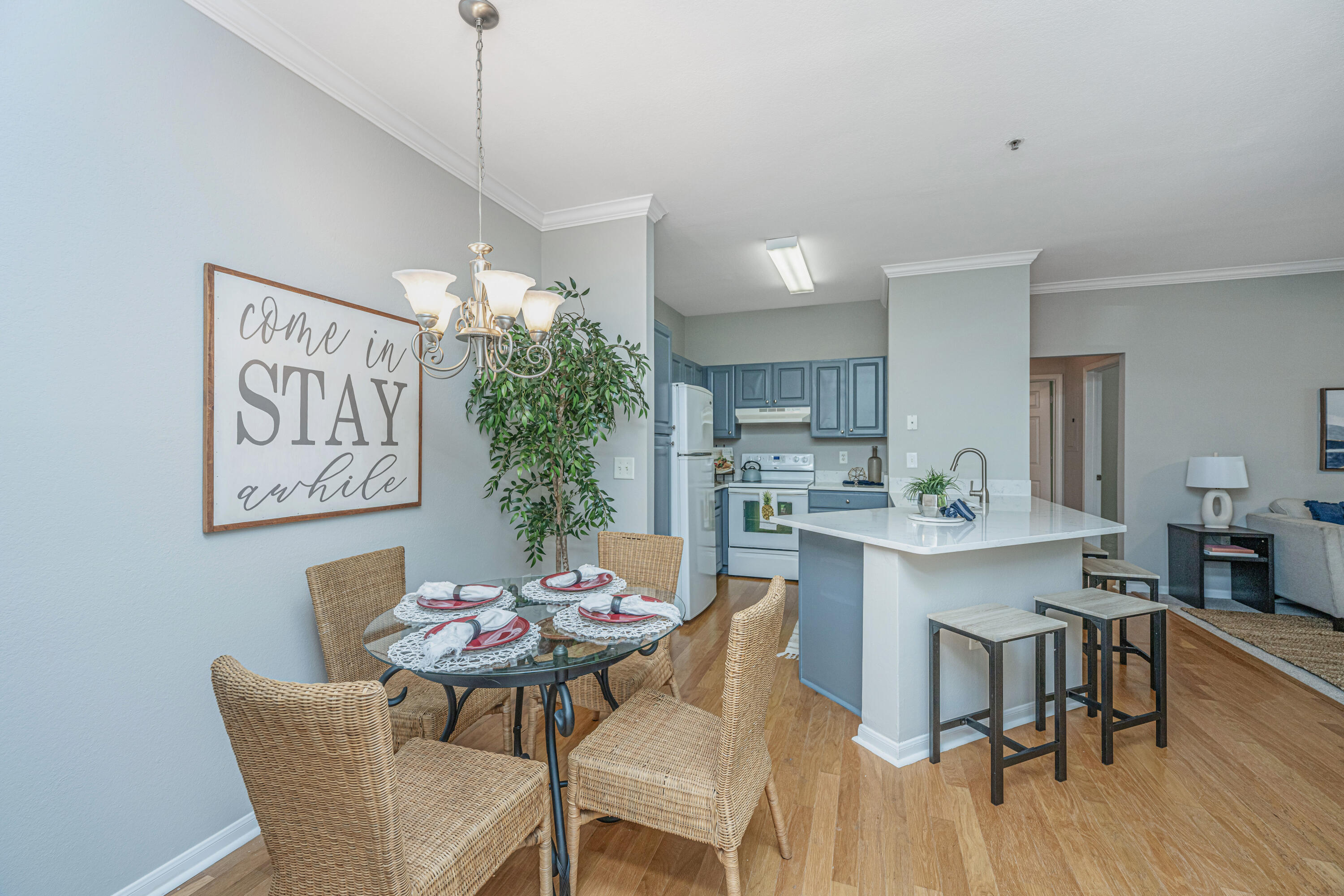 60 Fenwick Hall Alley # 811