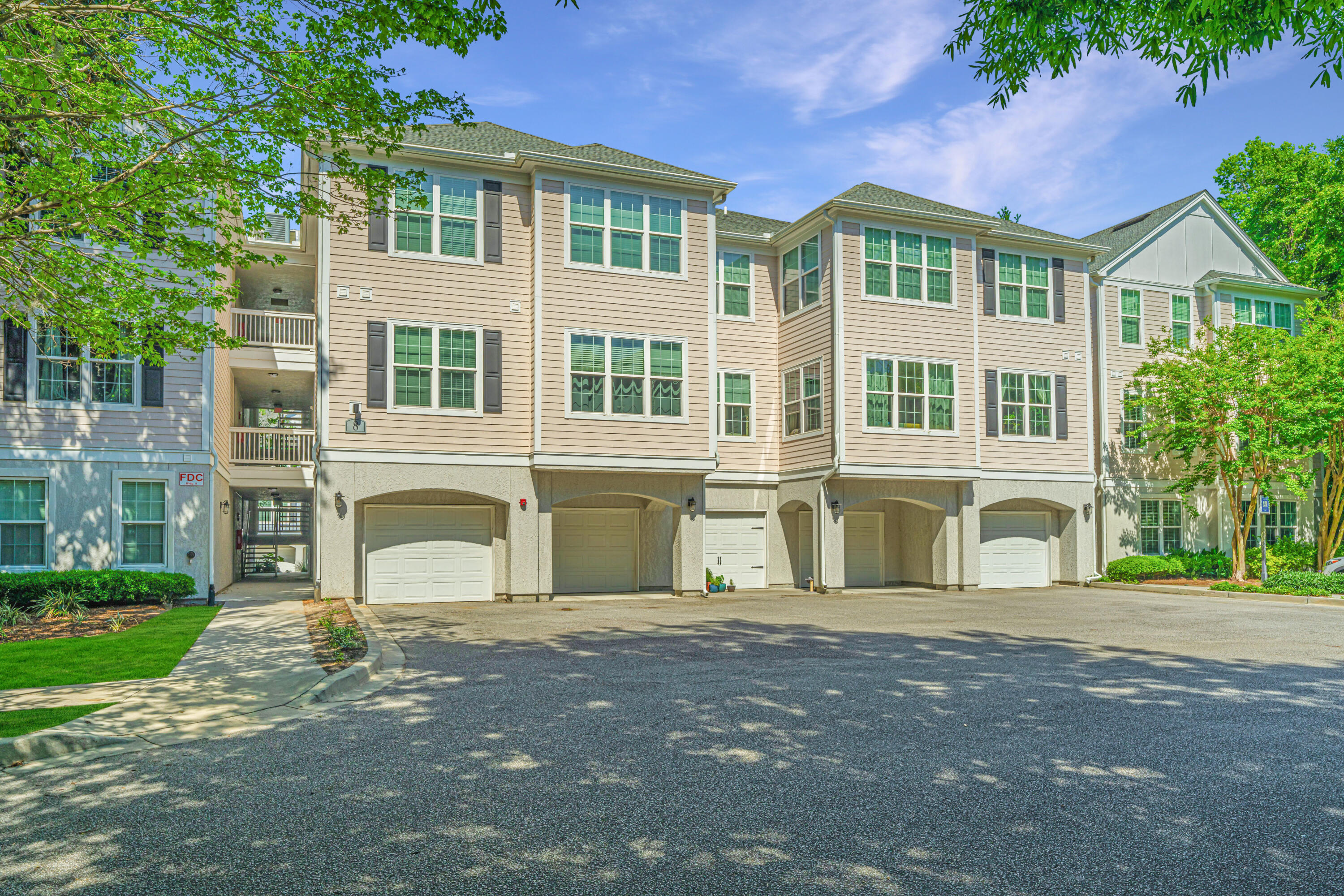 60 Fenwick Hall Alley # 811