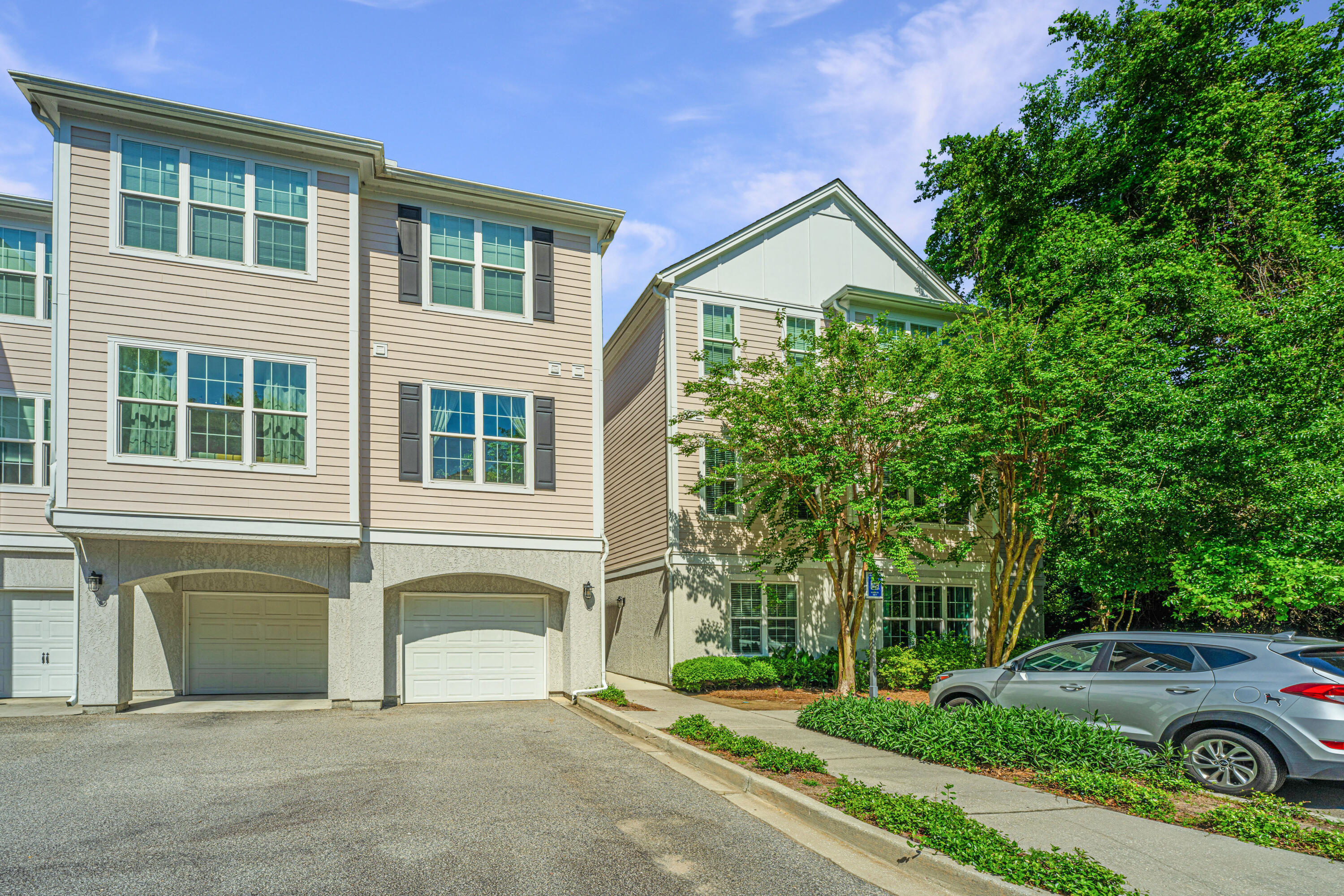 60 Fenwick Hall Alley # 811