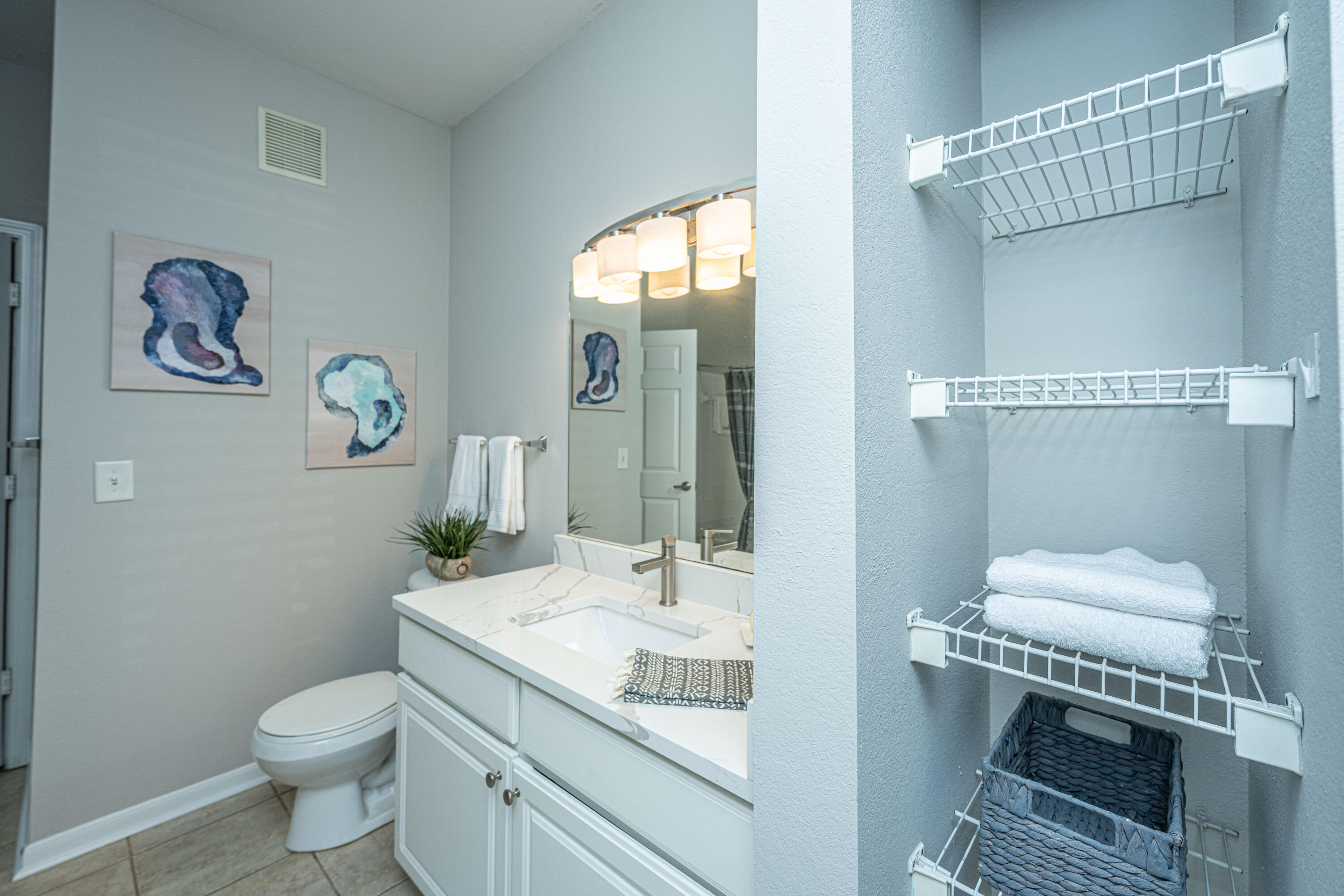 60 Fenwick Hall Alley # 811