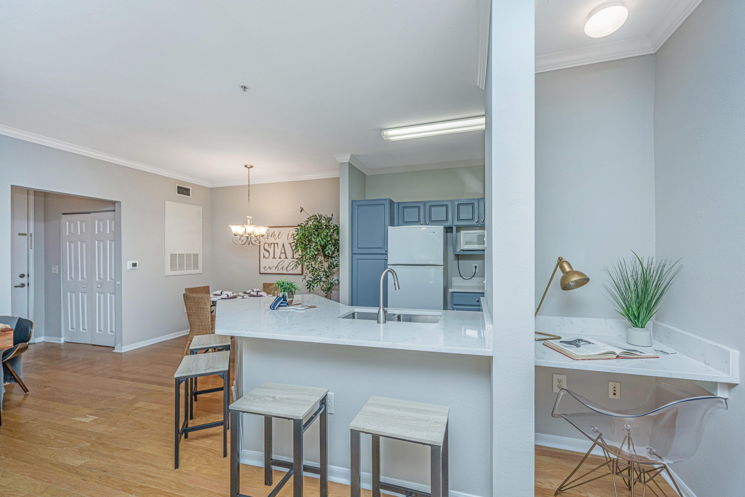 60 Fenwick Hall Alley # 811