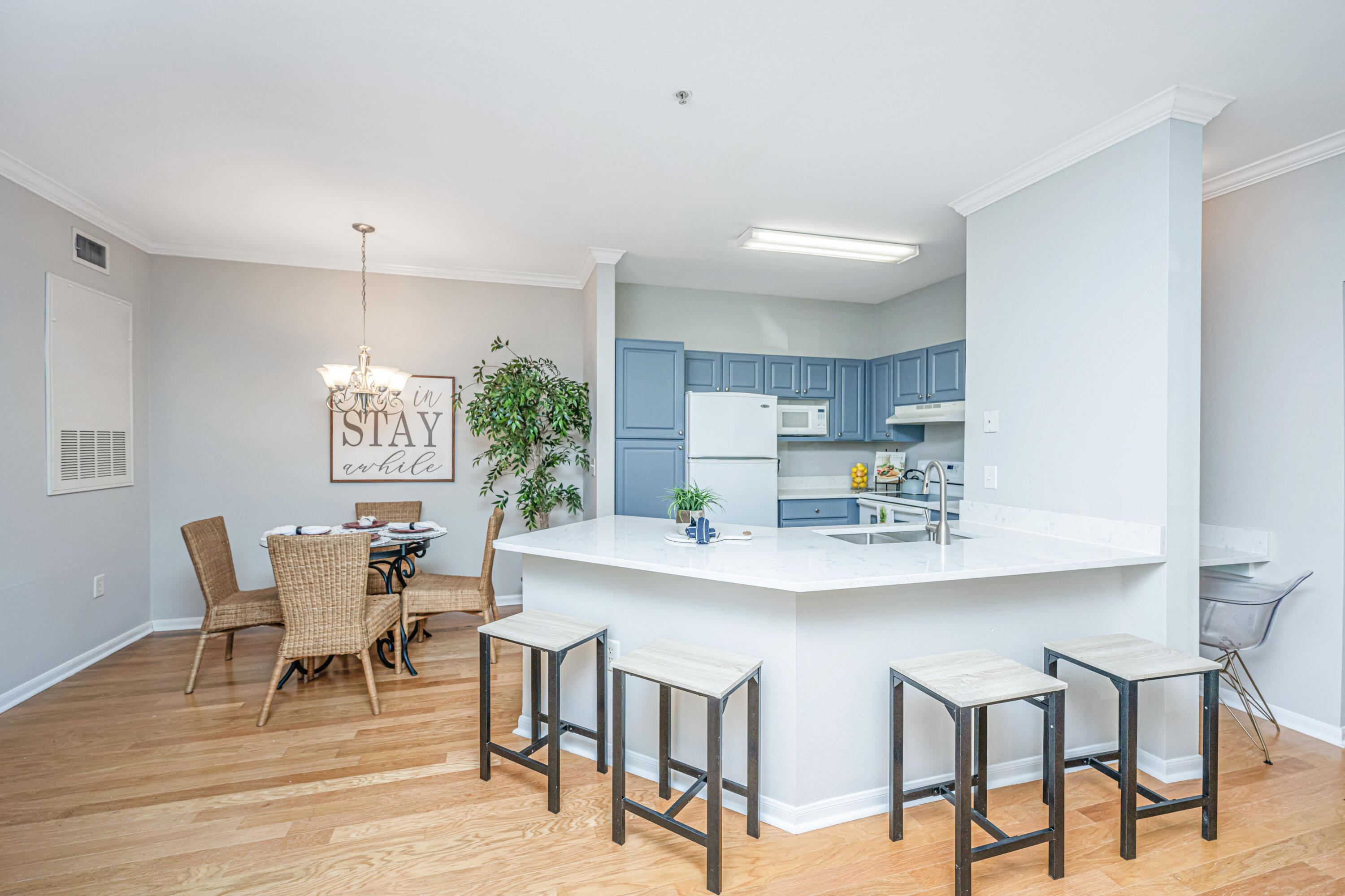 60 Fenwick Hall Alley # 811