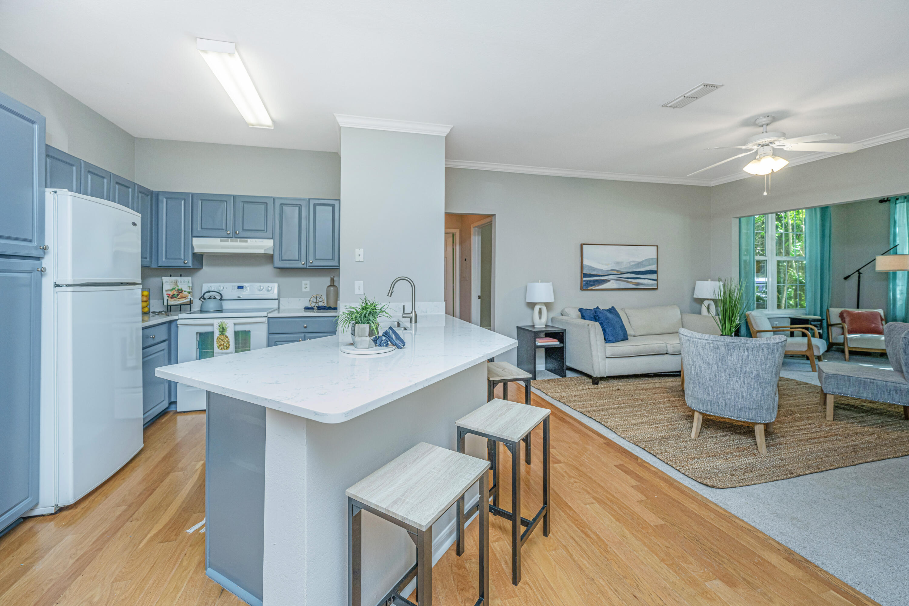 60 Fenwick Hall Alley # 811