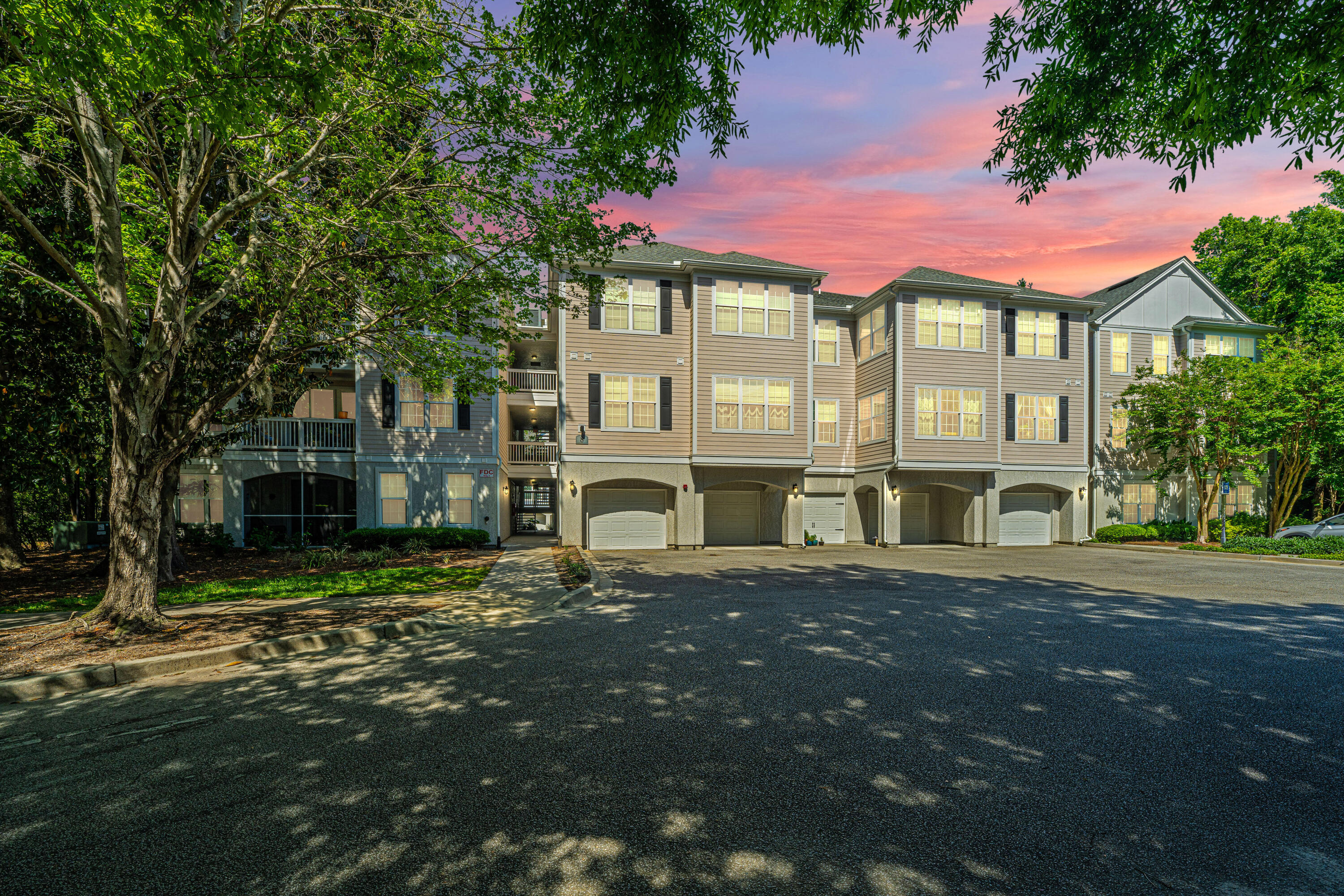 60 Fenwick Hall Alley # 811