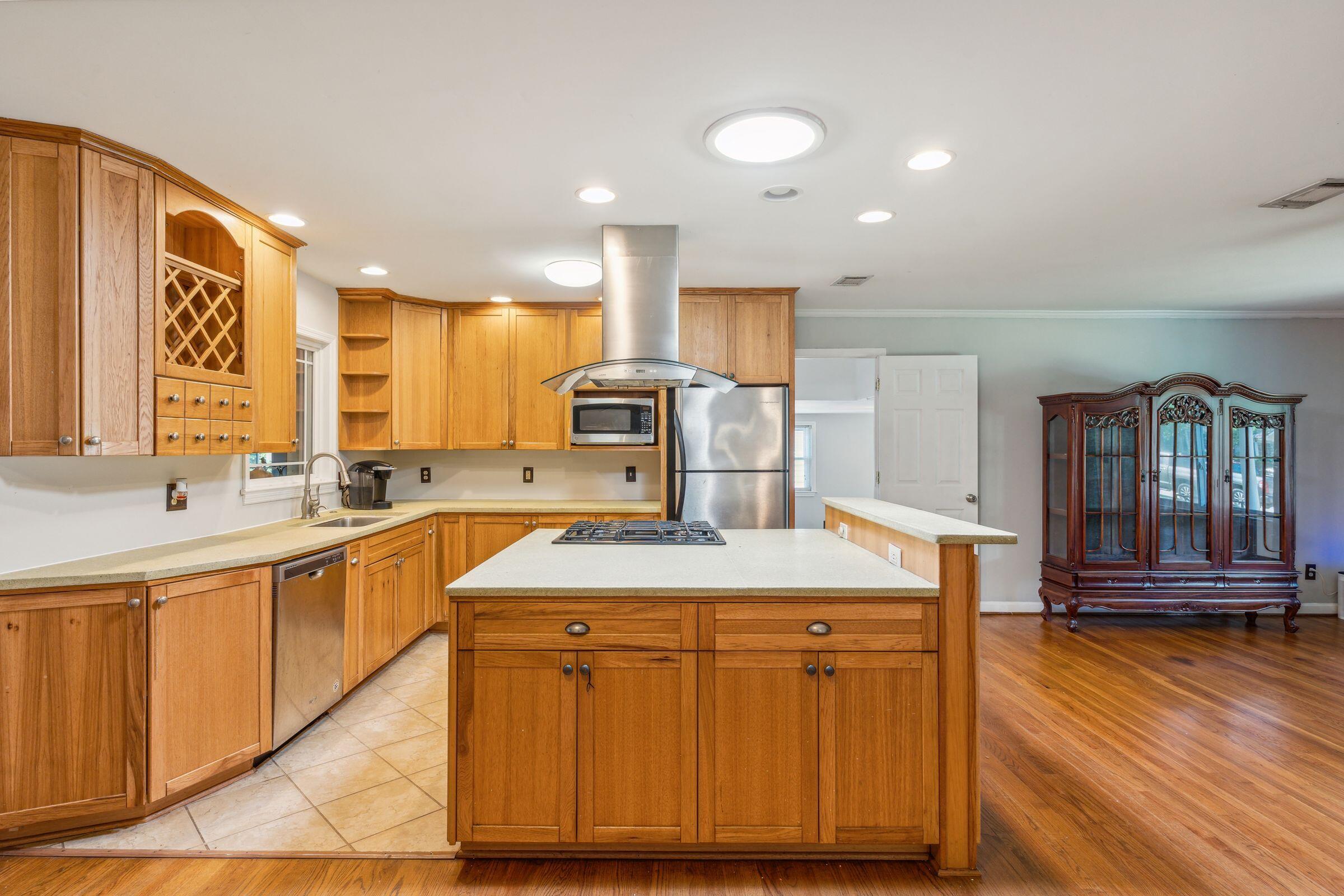 725 Beauregard Street