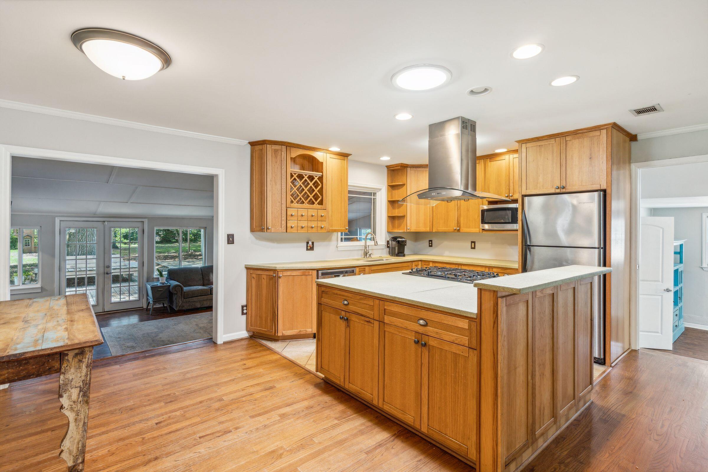 725 Beauregard Street