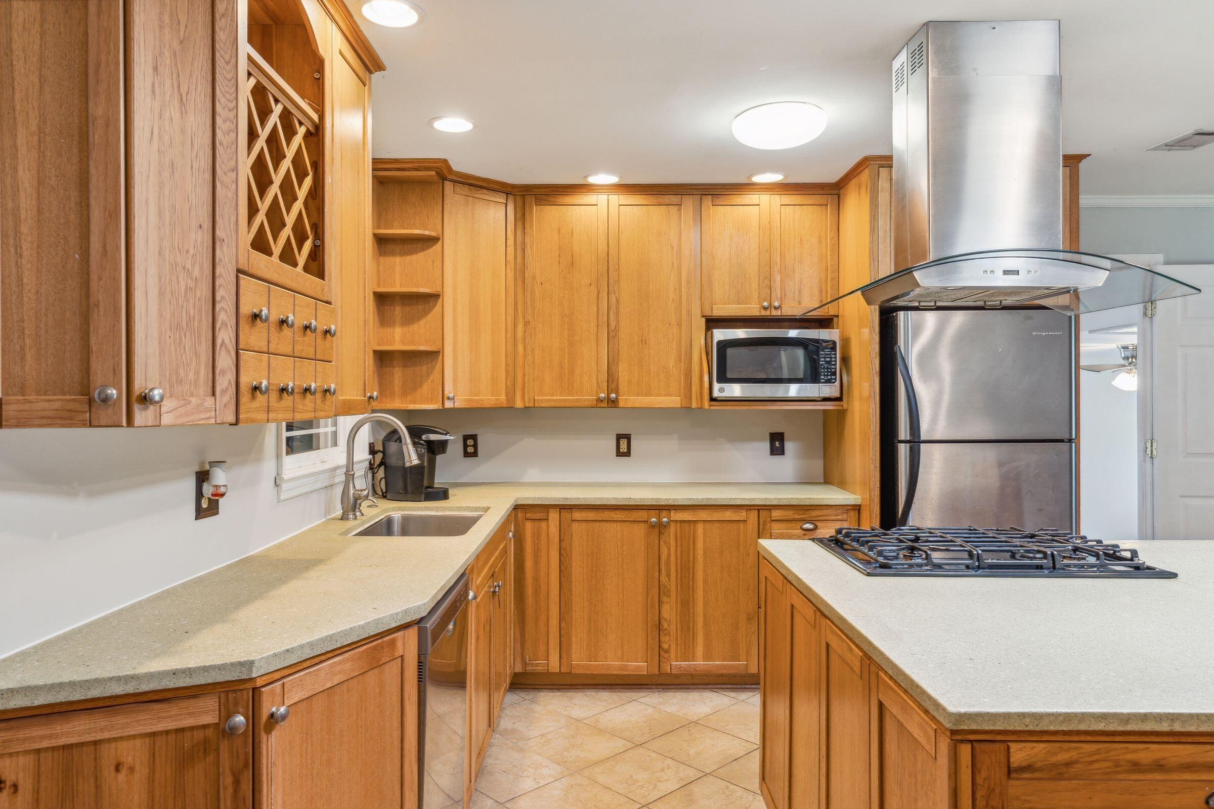 725 Beauregard Street