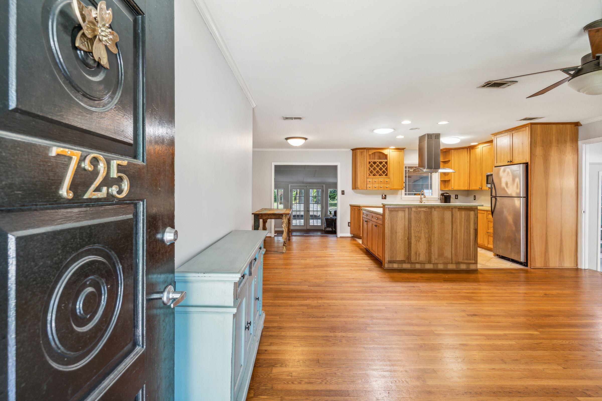 725 Beauregard Street