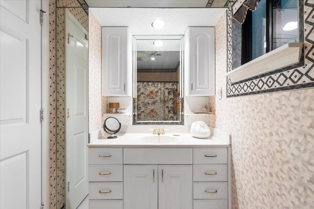 136 W Mariners Cay Drive