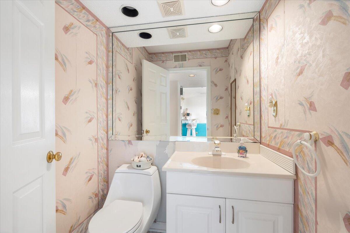 136 W Mariners Cay Drive