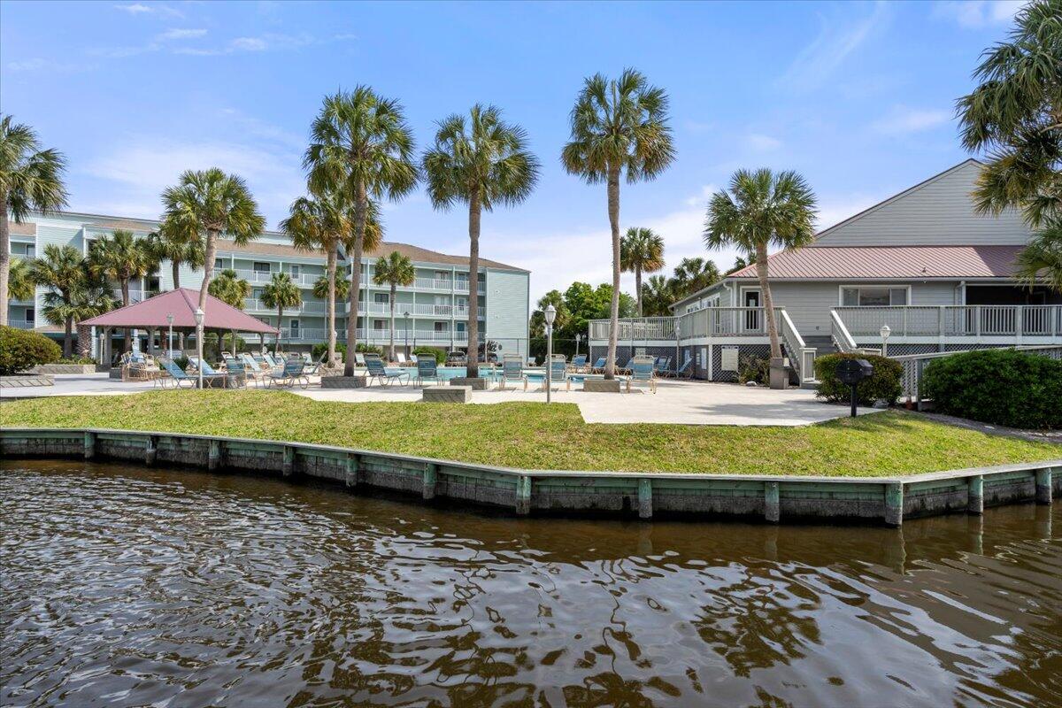 136 W Mariners Cay Drive