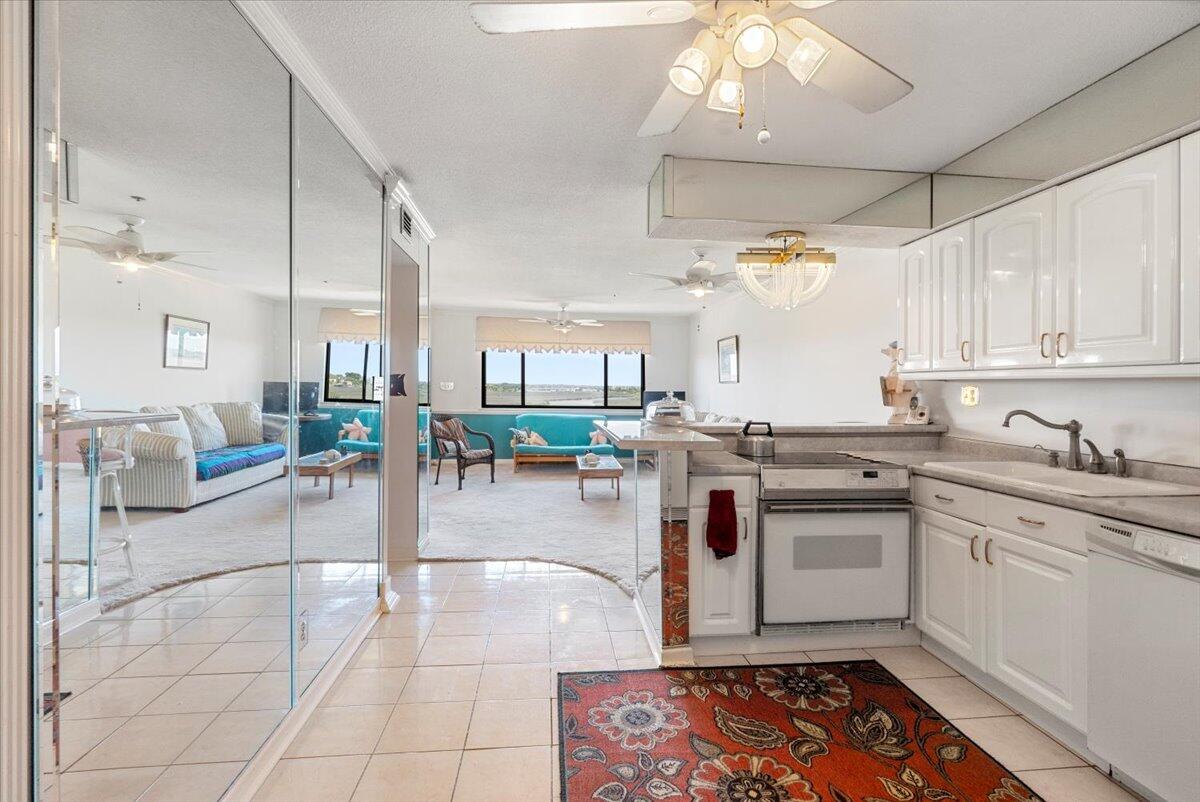 136 W Mariners Cay Drive