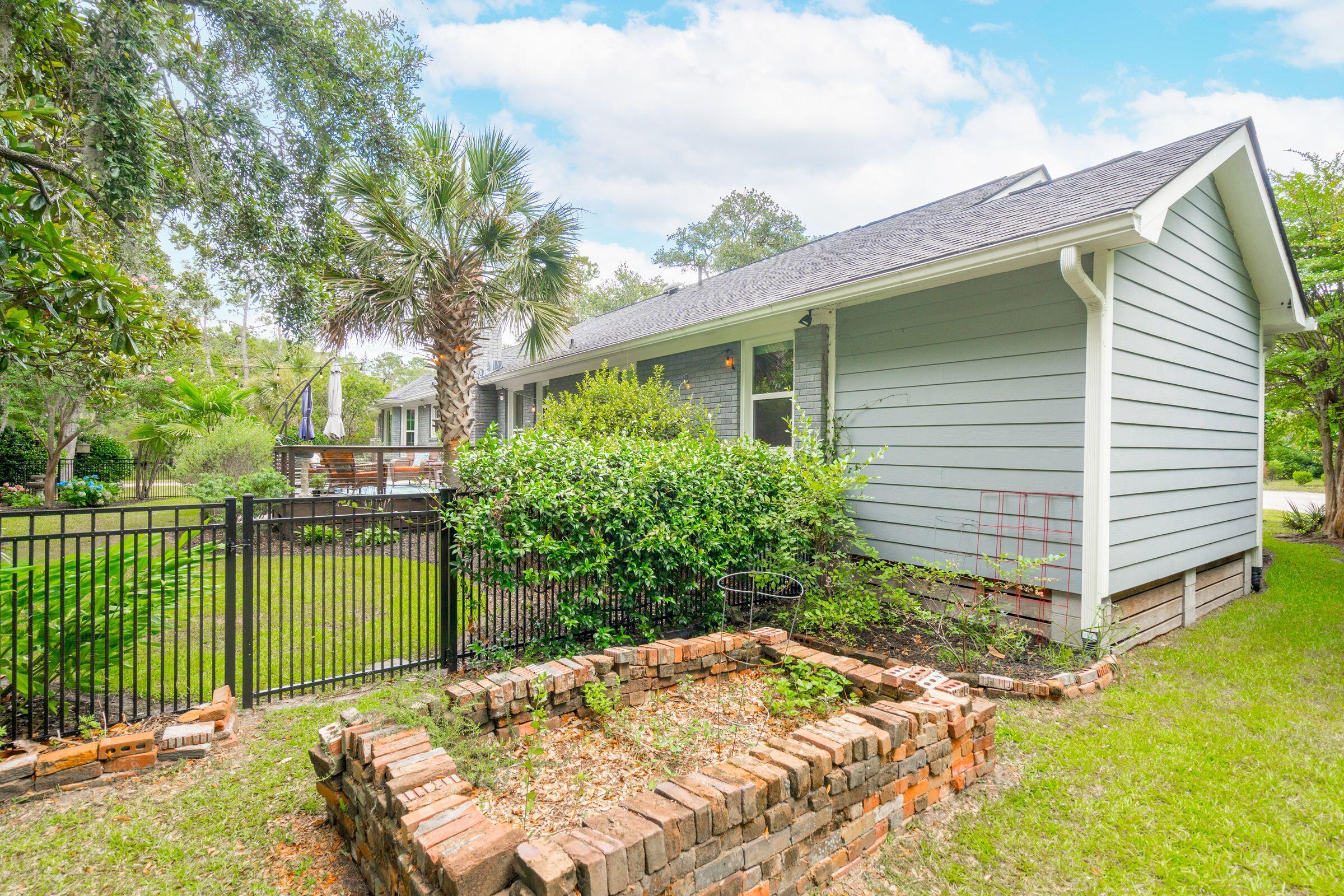 5 Gardens Corner Court