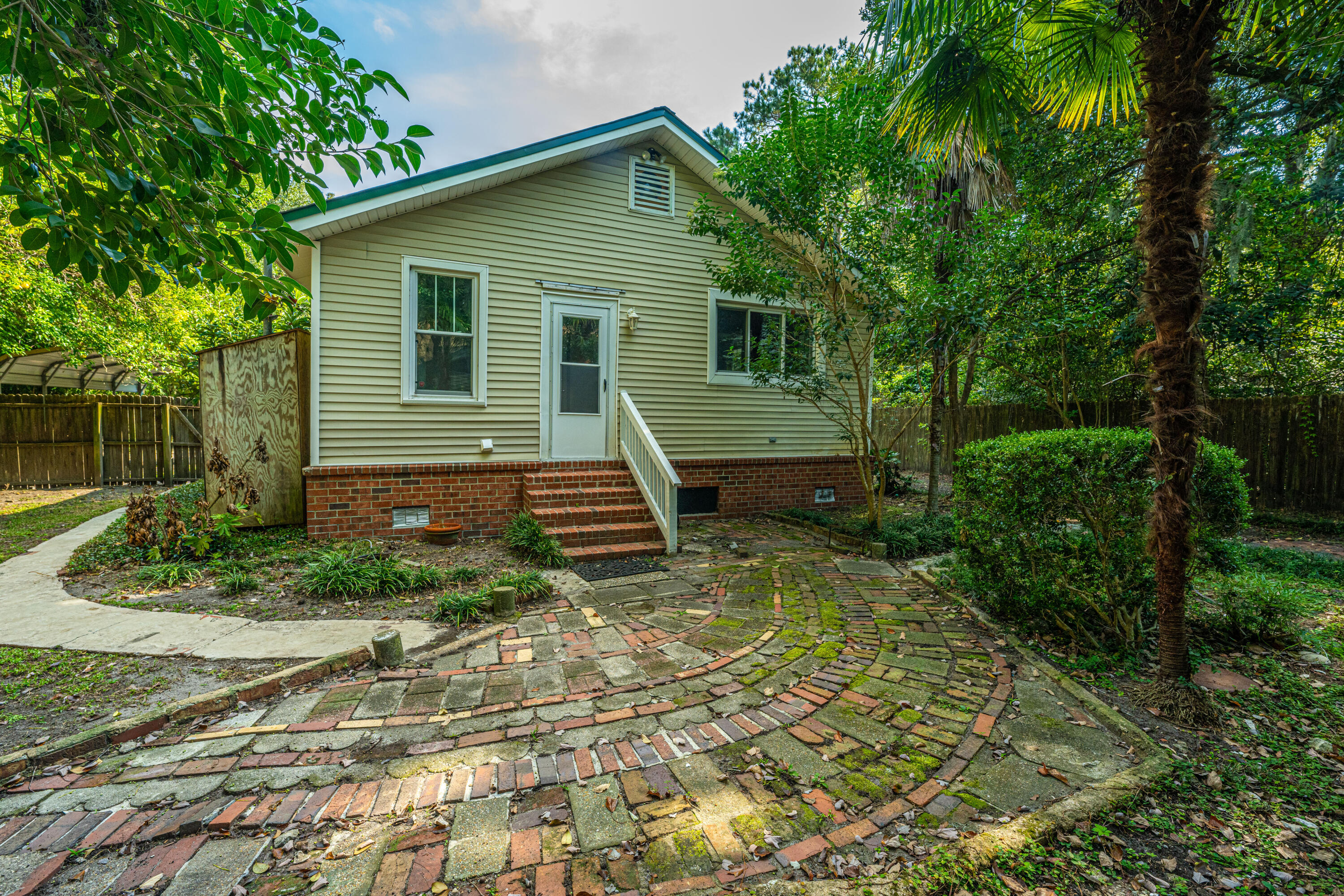 1711 River Front Drive