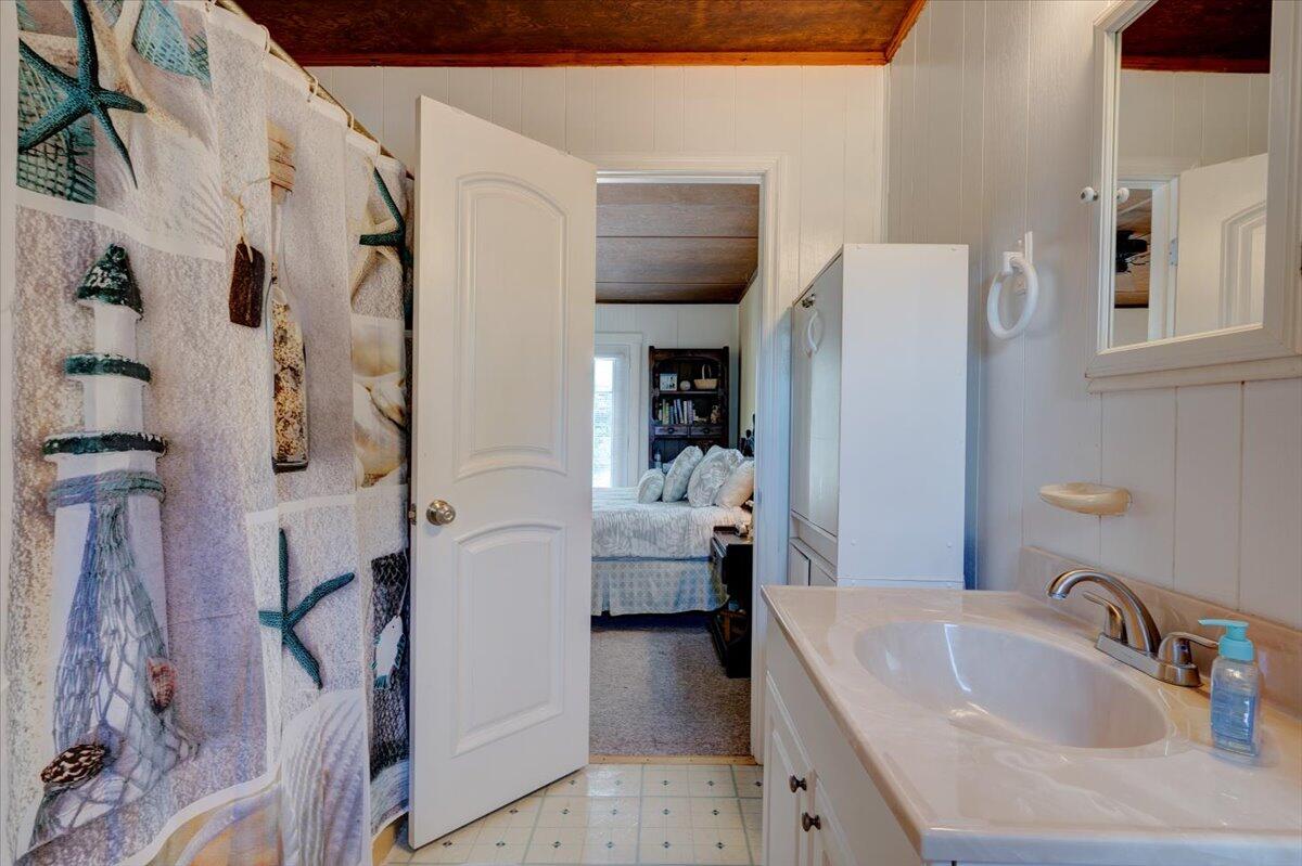 1302 E Ashley Avenue