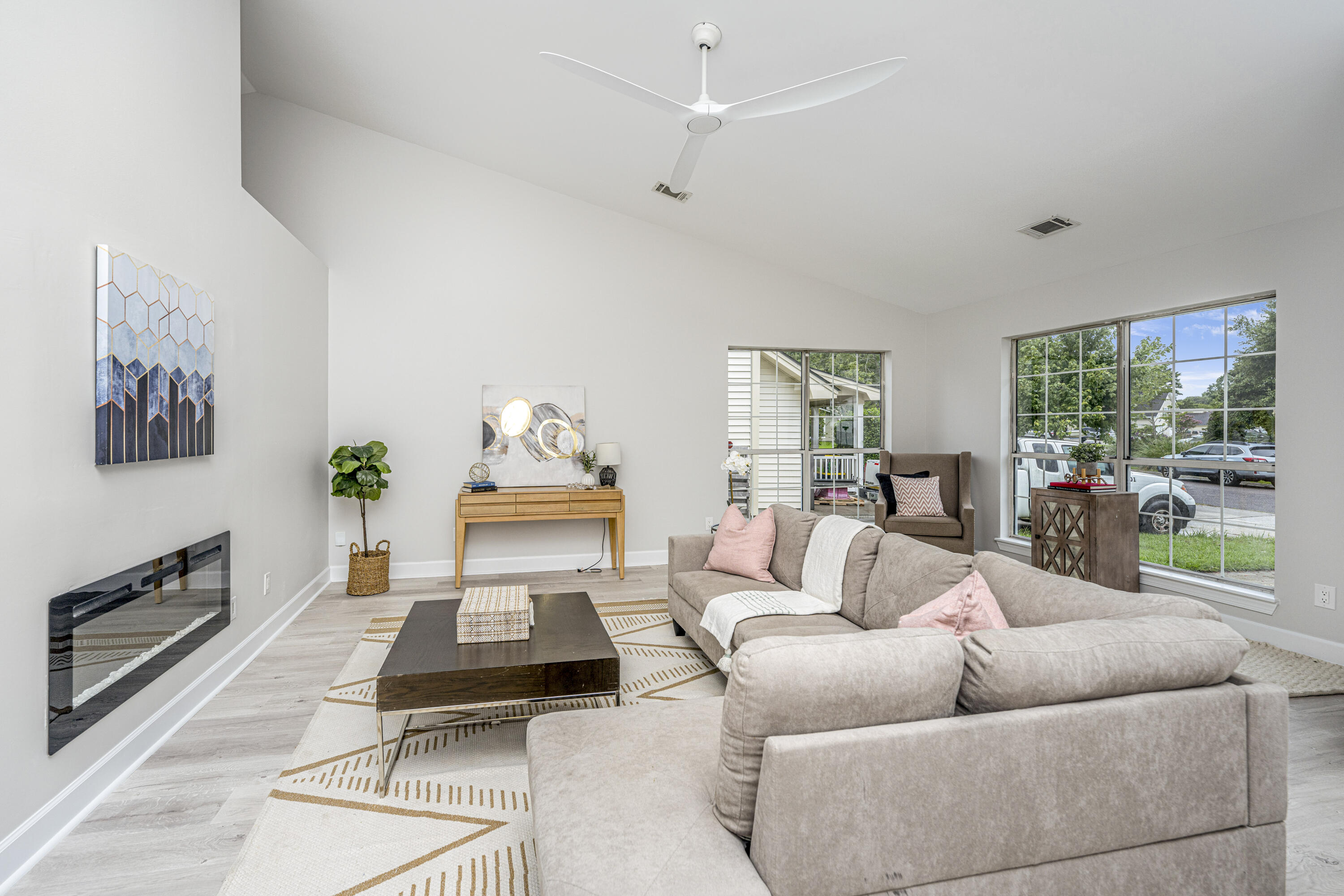 1052 Willowood Avenue