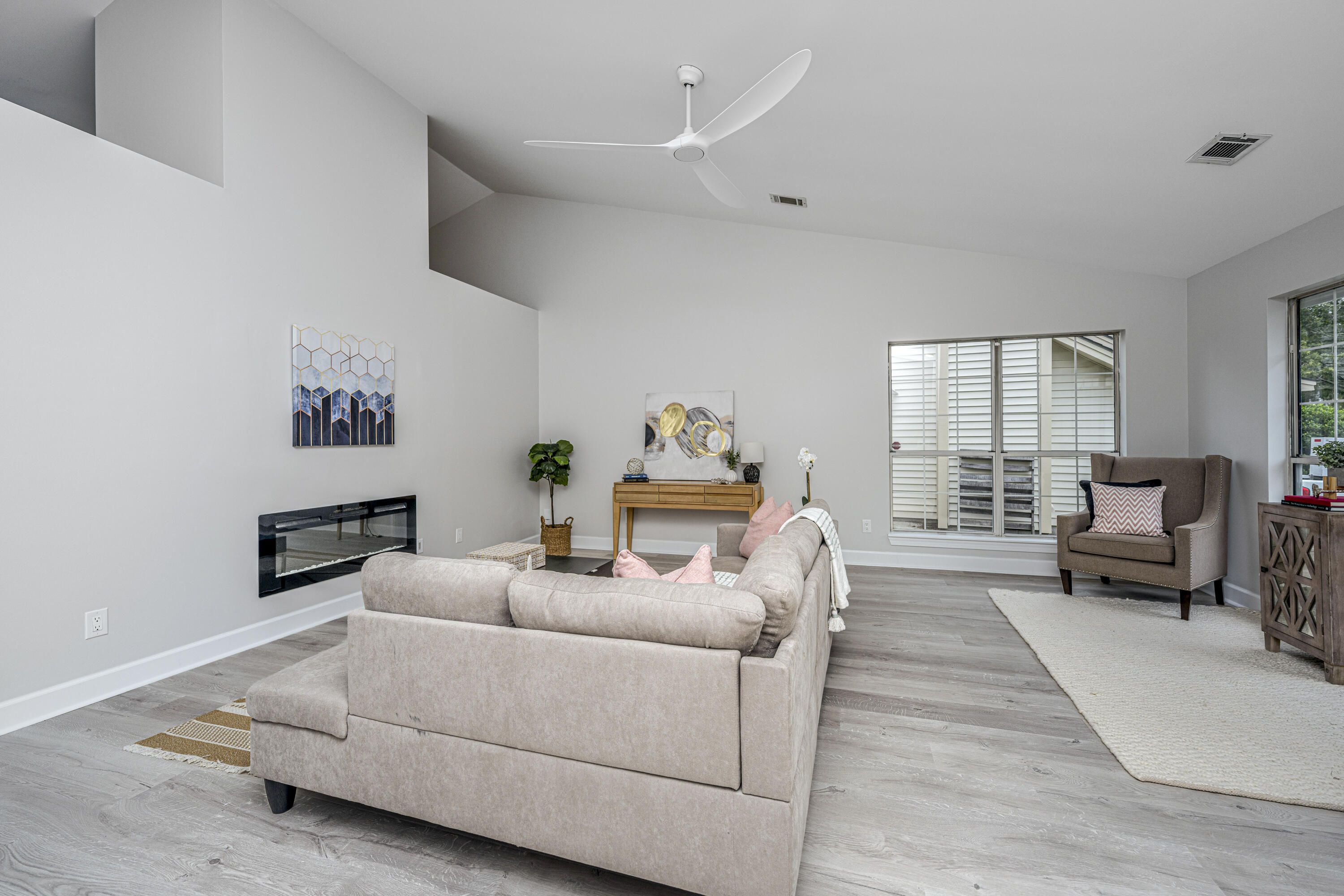 1052 Willowood Avenue