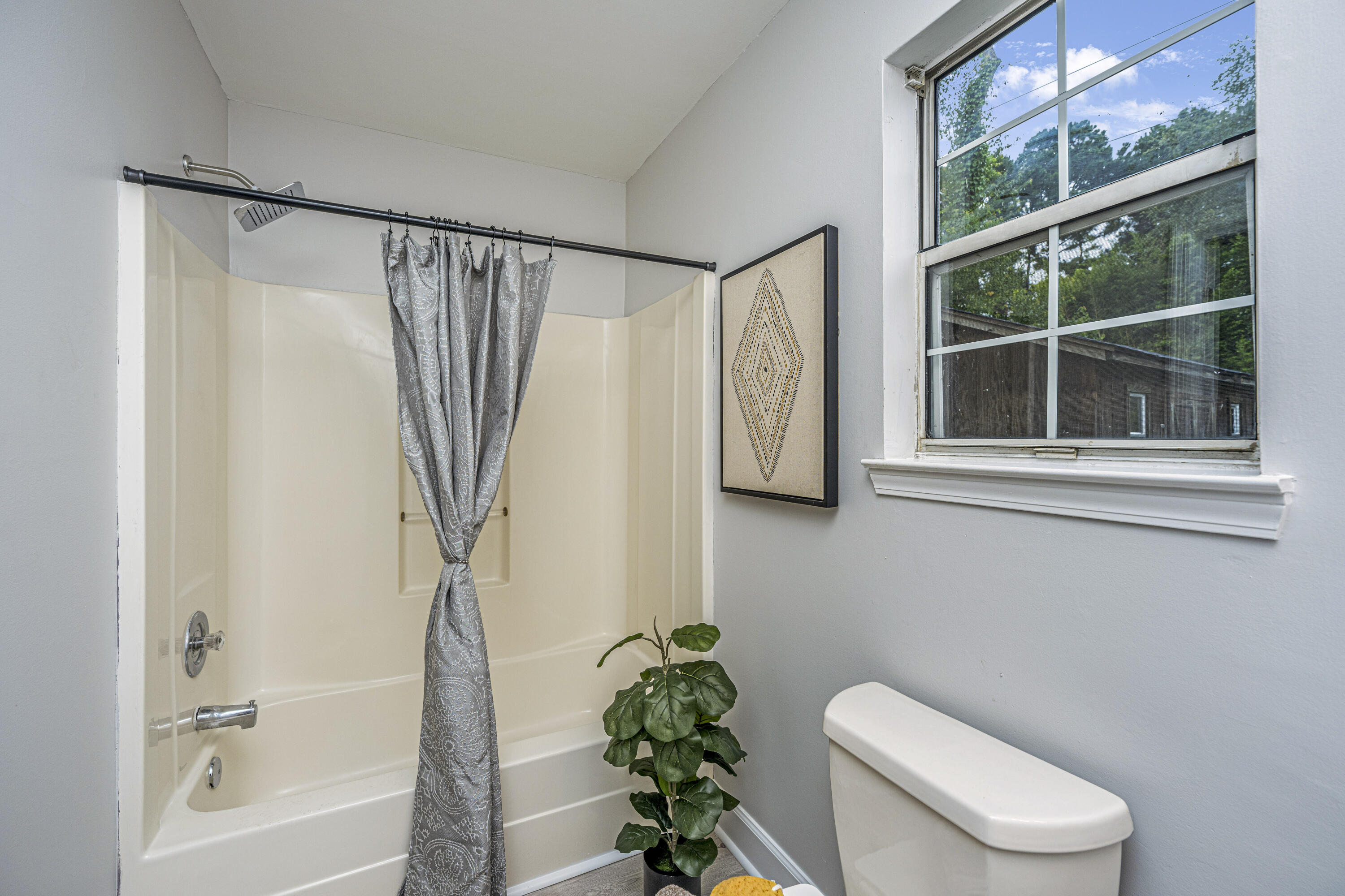 1052 Willowood Avenue