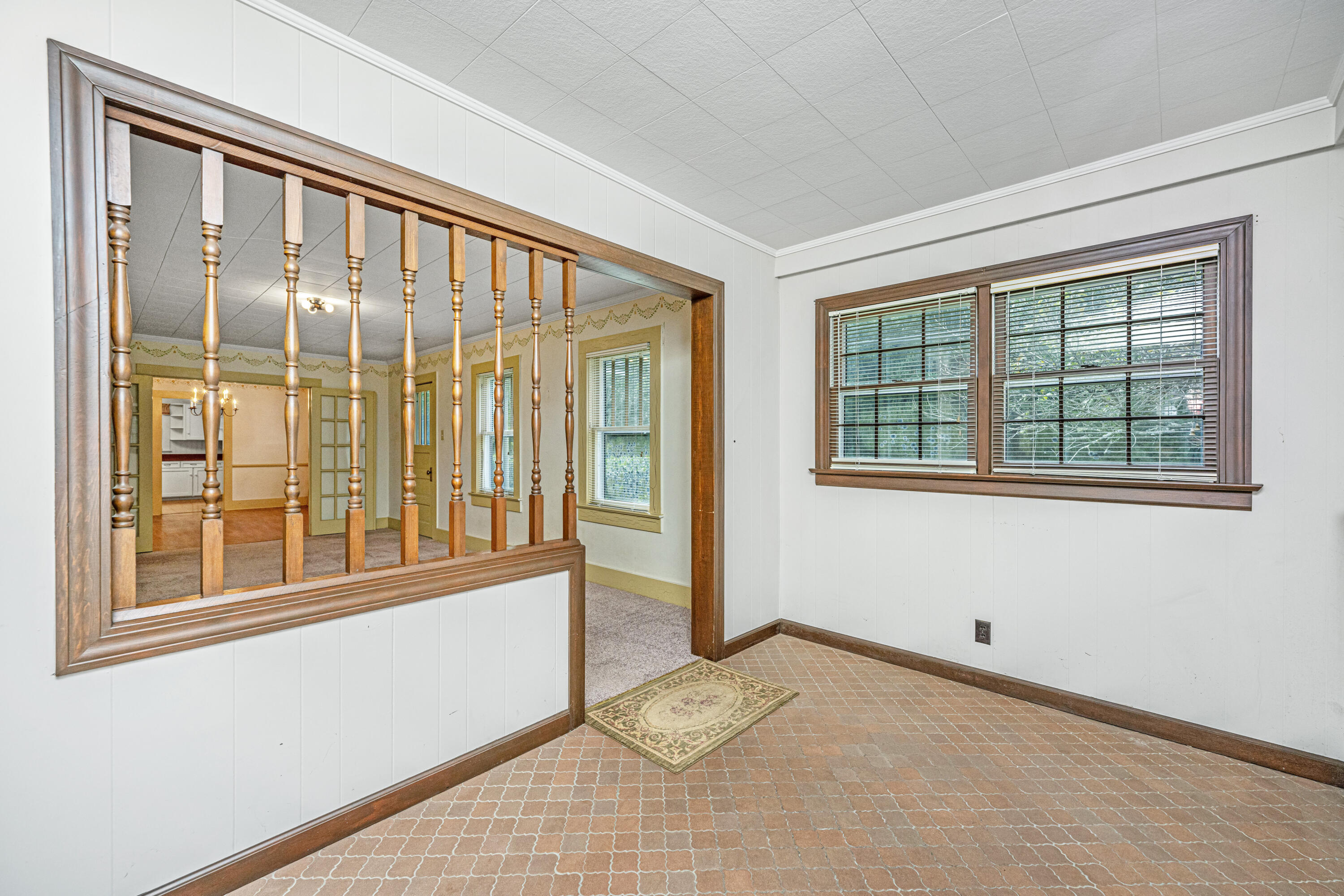 5718 Highway 165