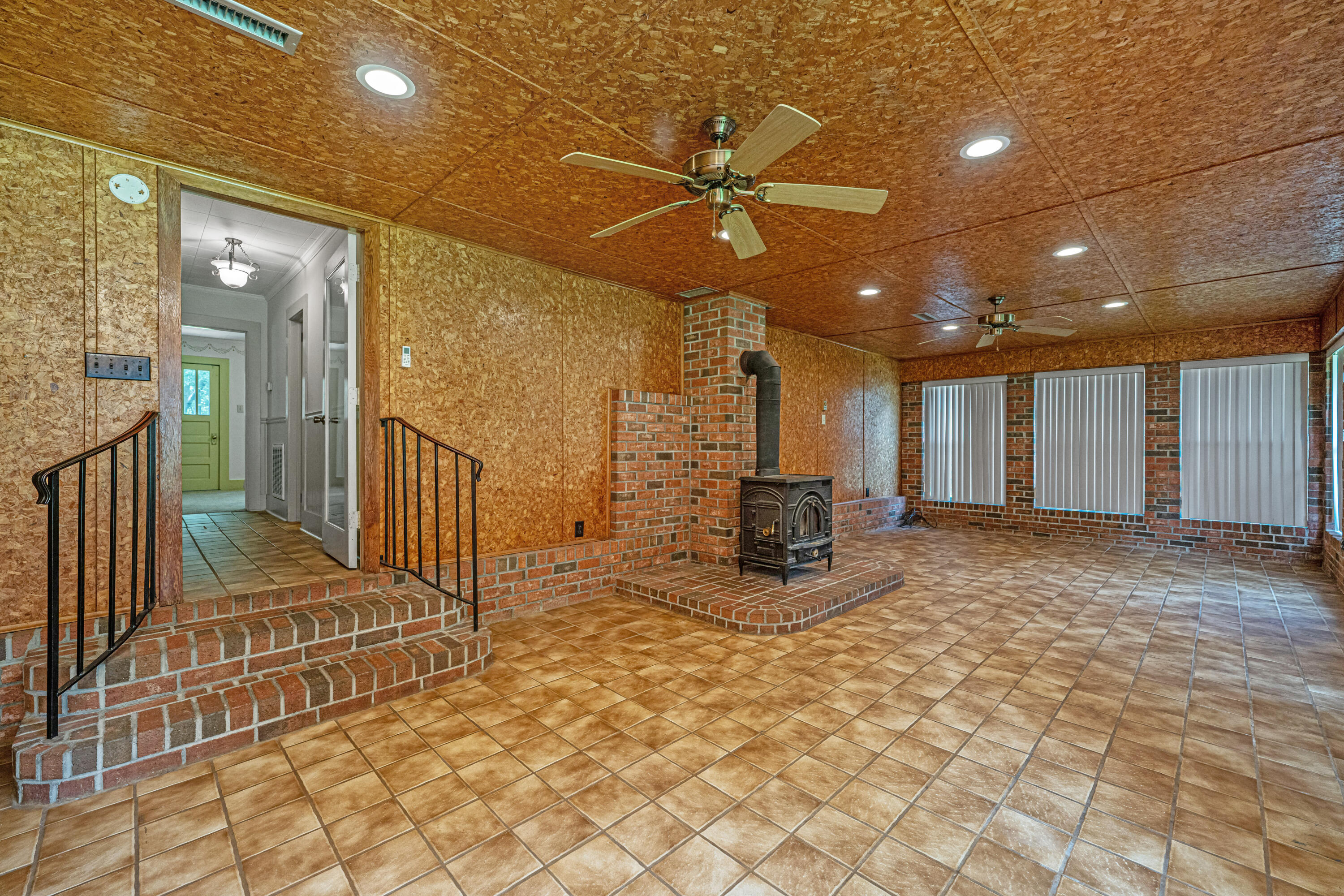 5718 Highway 165