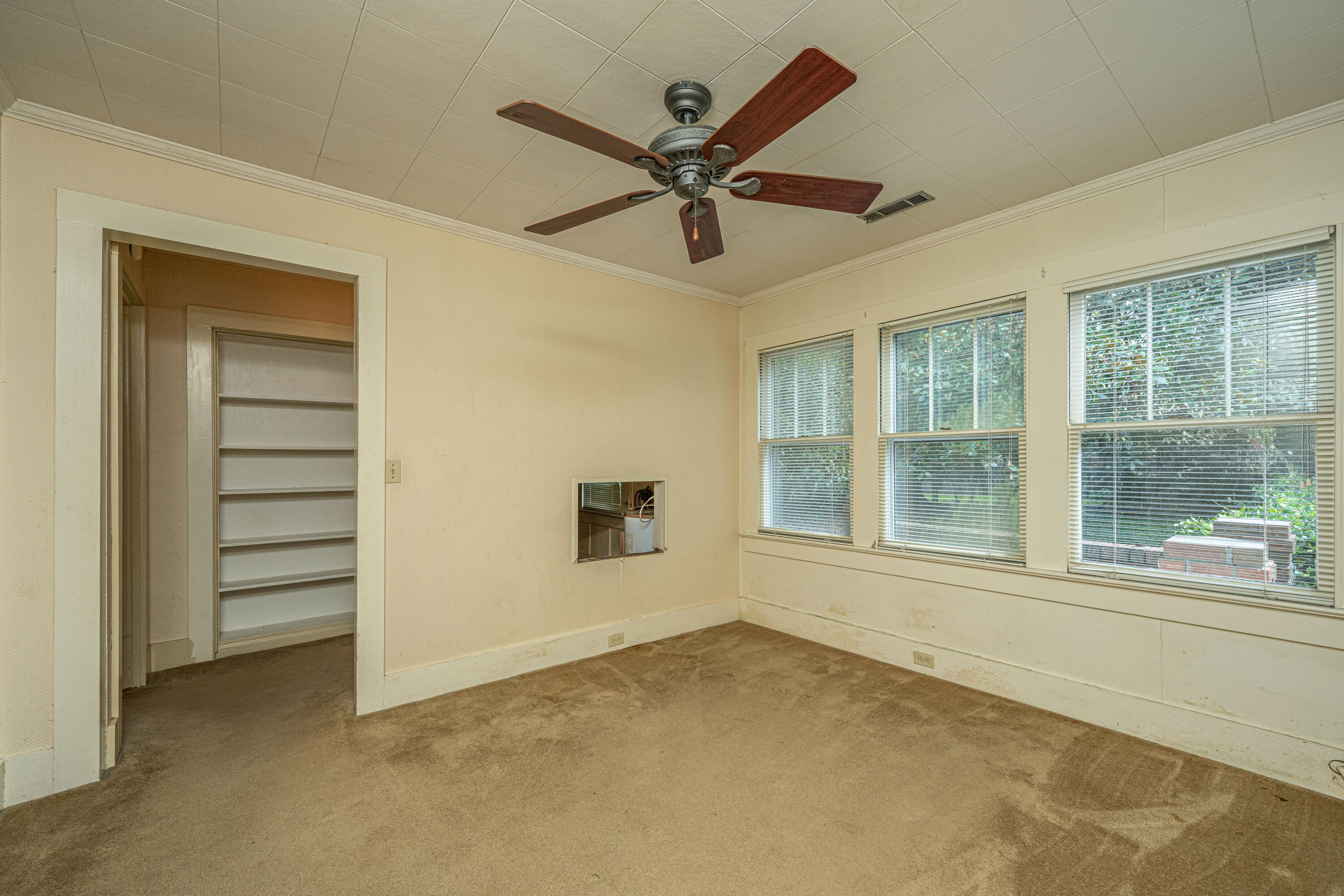 5718 Highway 165