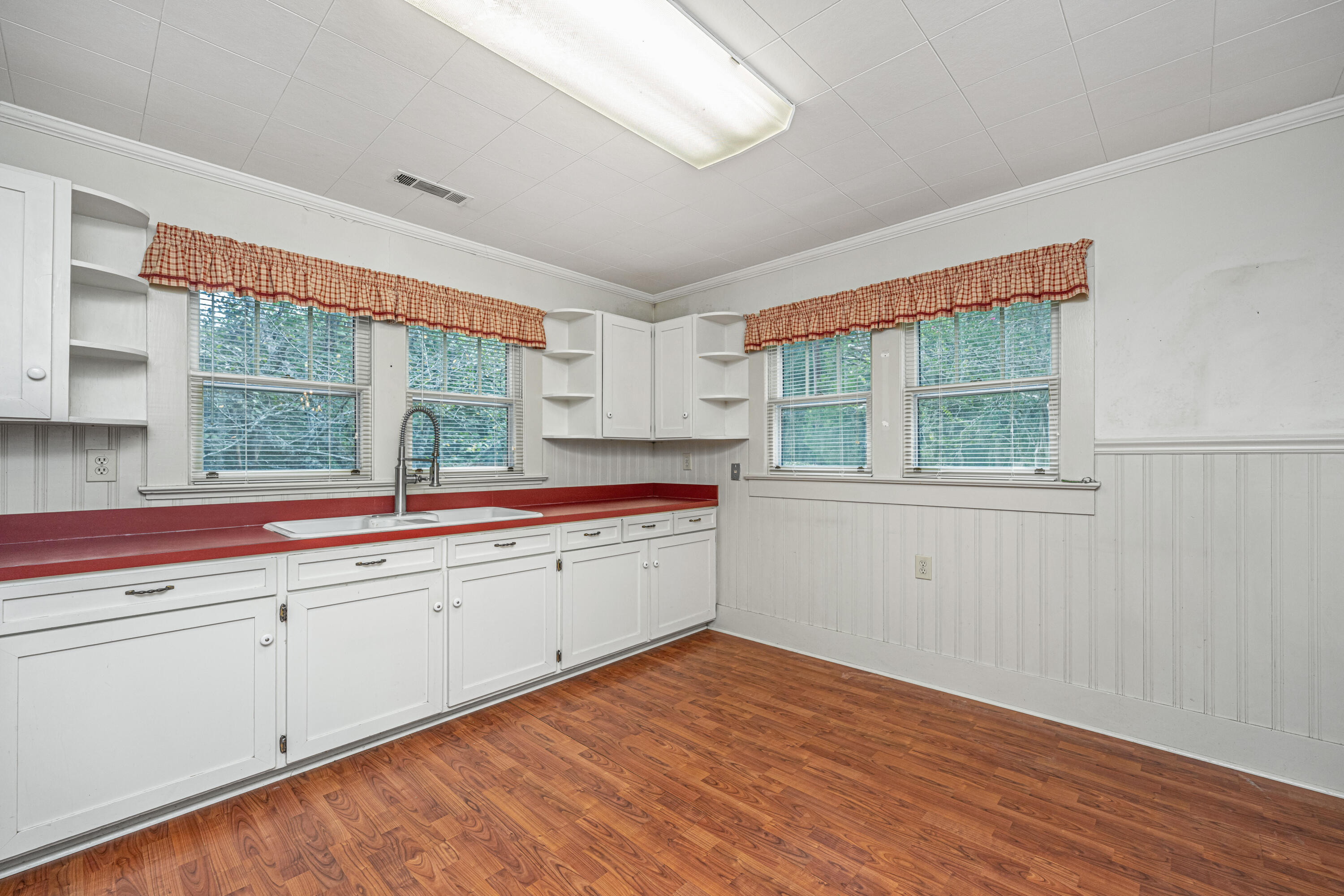 5718 Highway 165