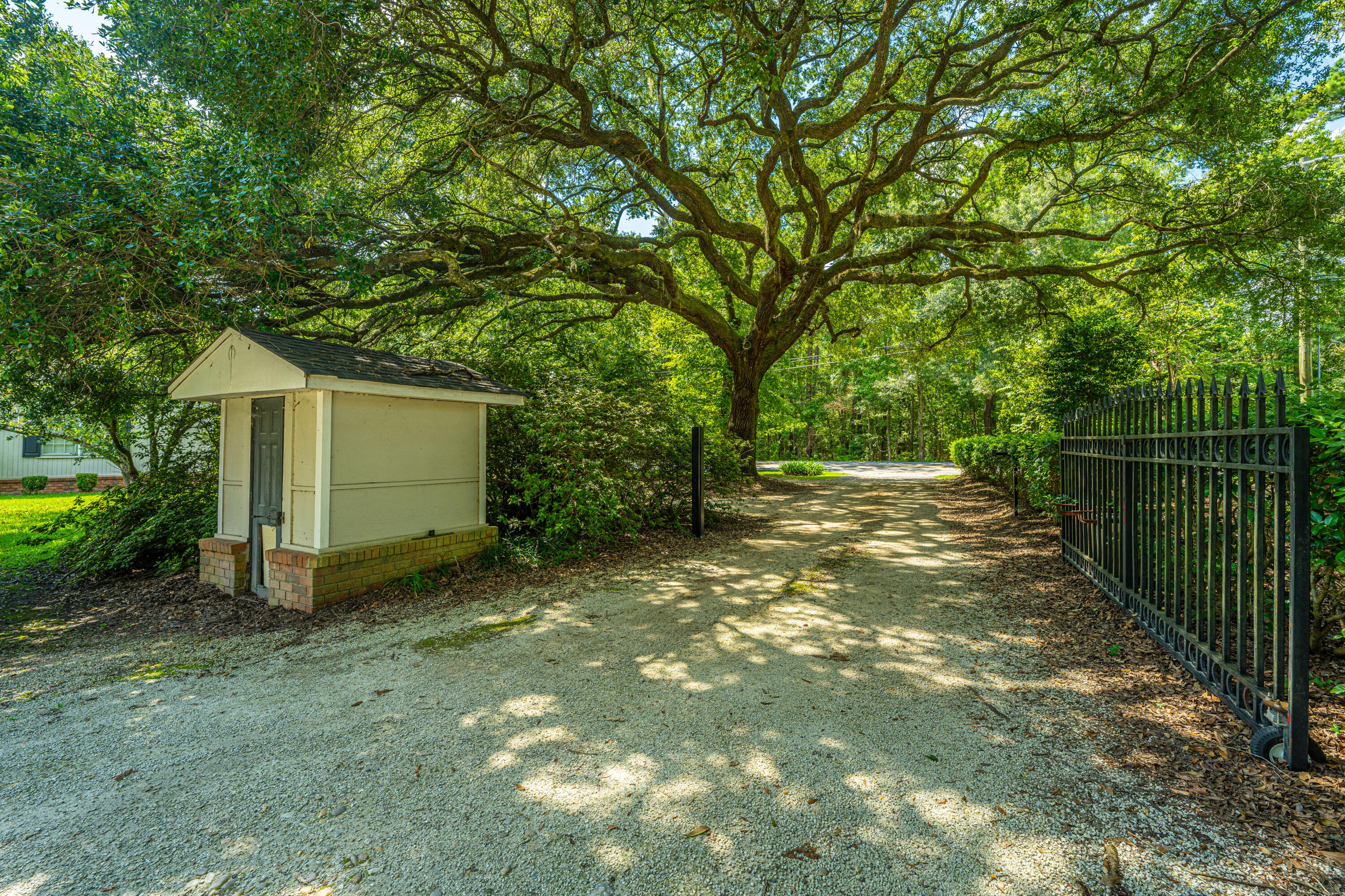 5718 Highway 165