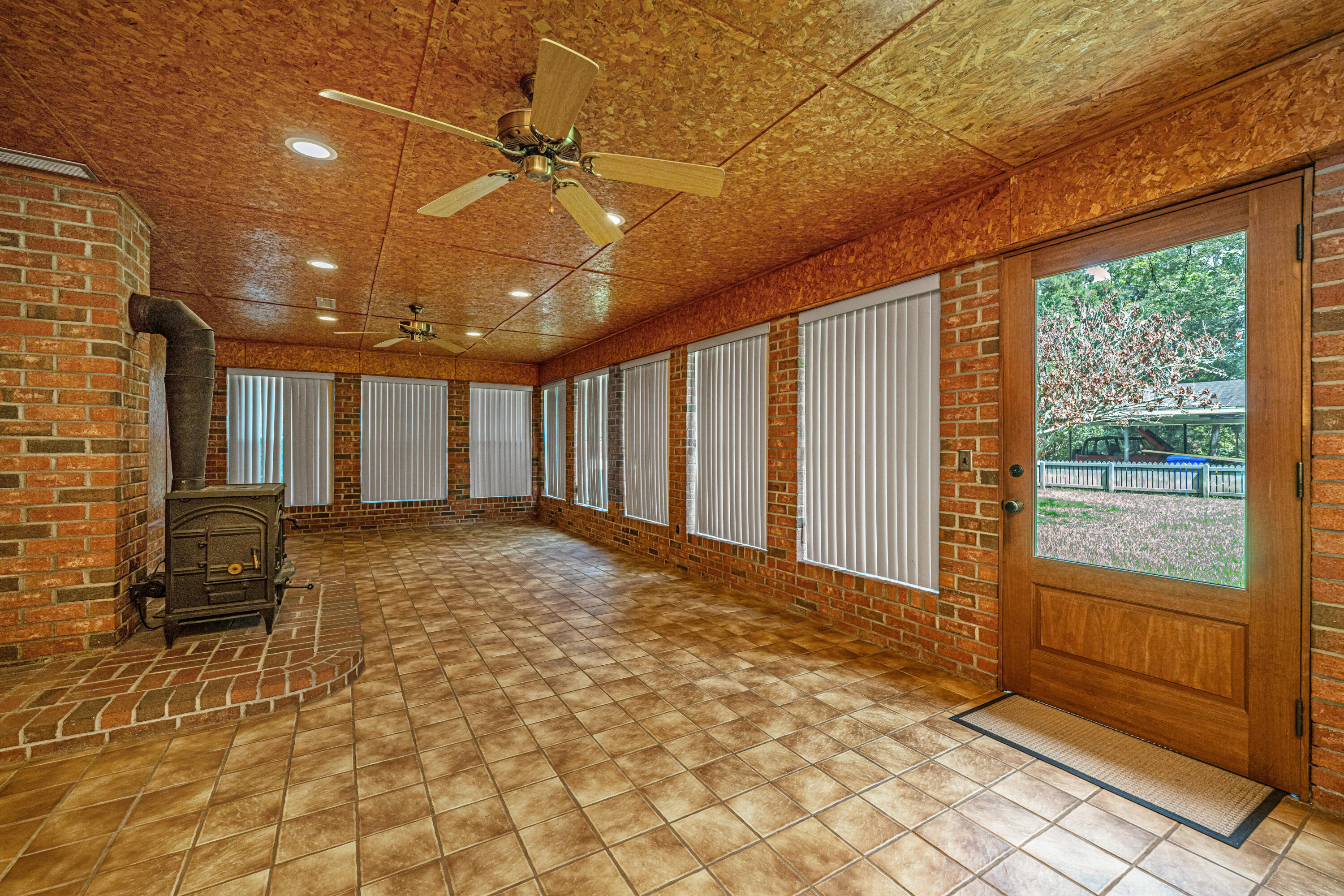 5718 Highway 165