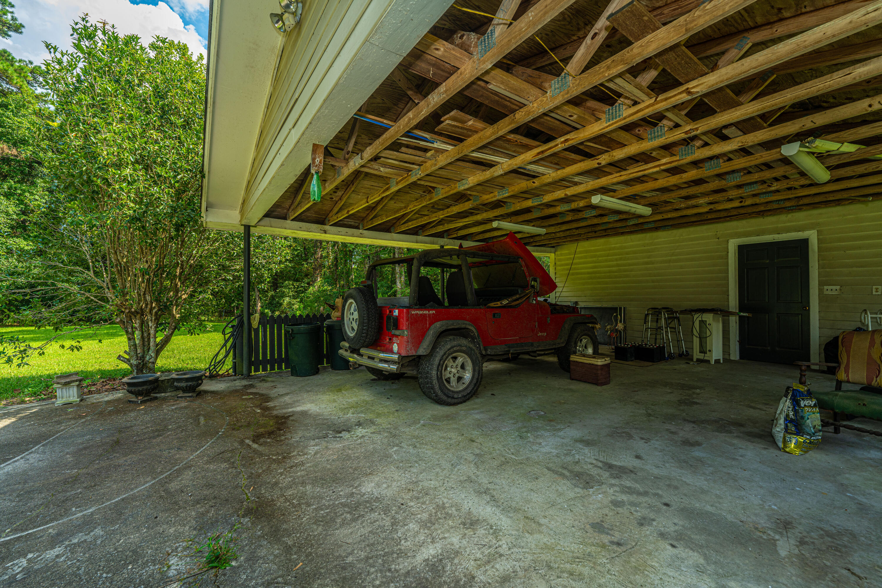 5718 Highway 165