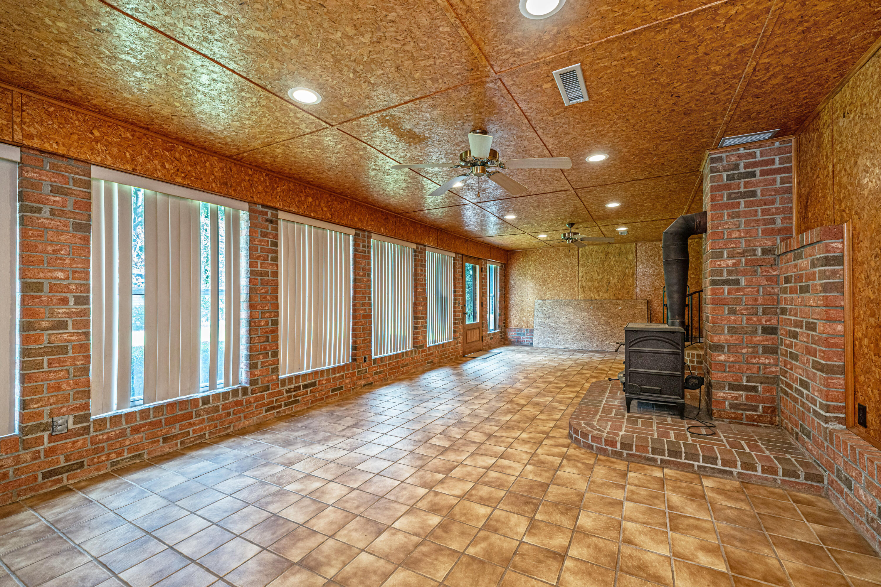5718 Highway 165