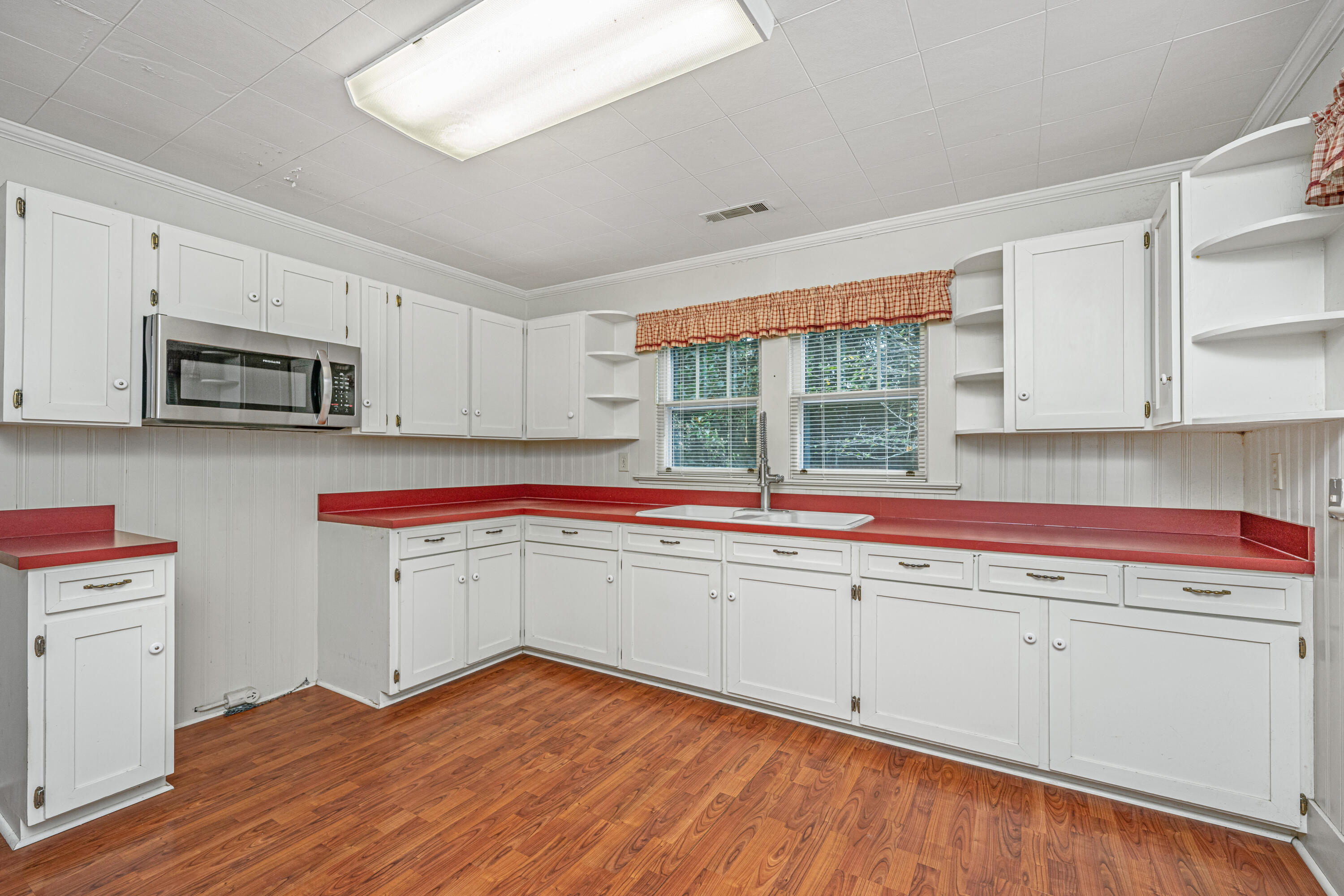 5718 Highway 165