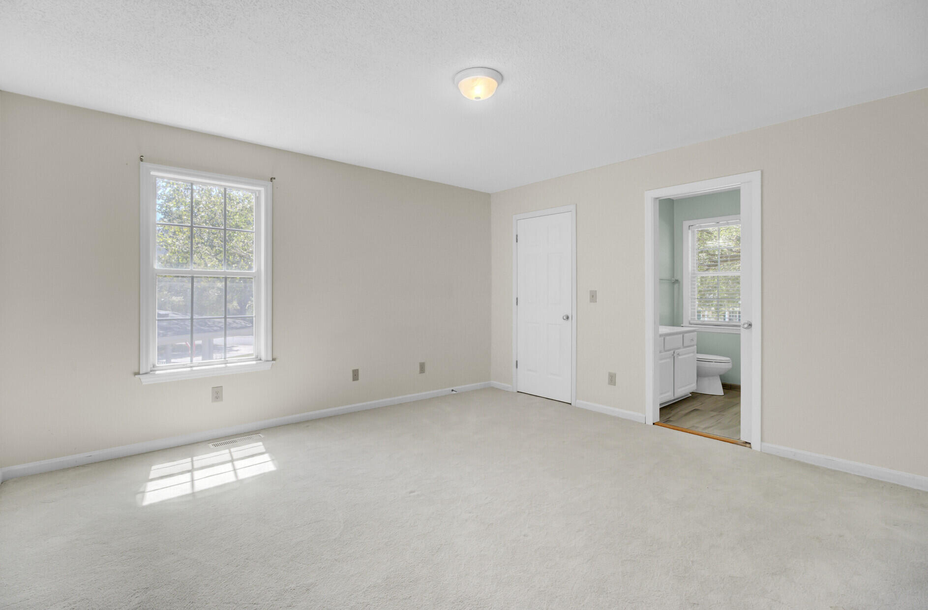 1017 Wayfarer Lane