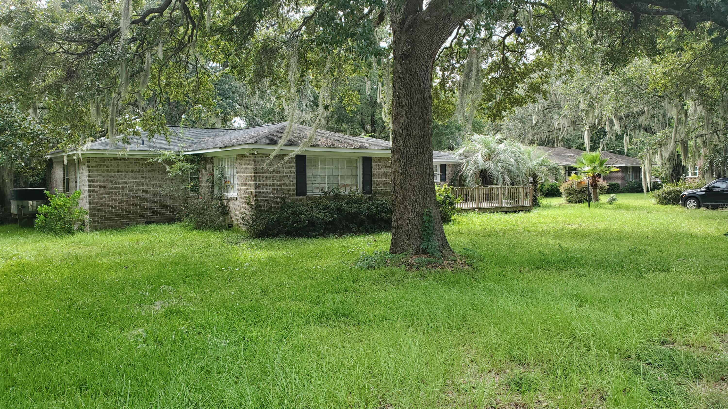 833 Robert E Lee Boulevard