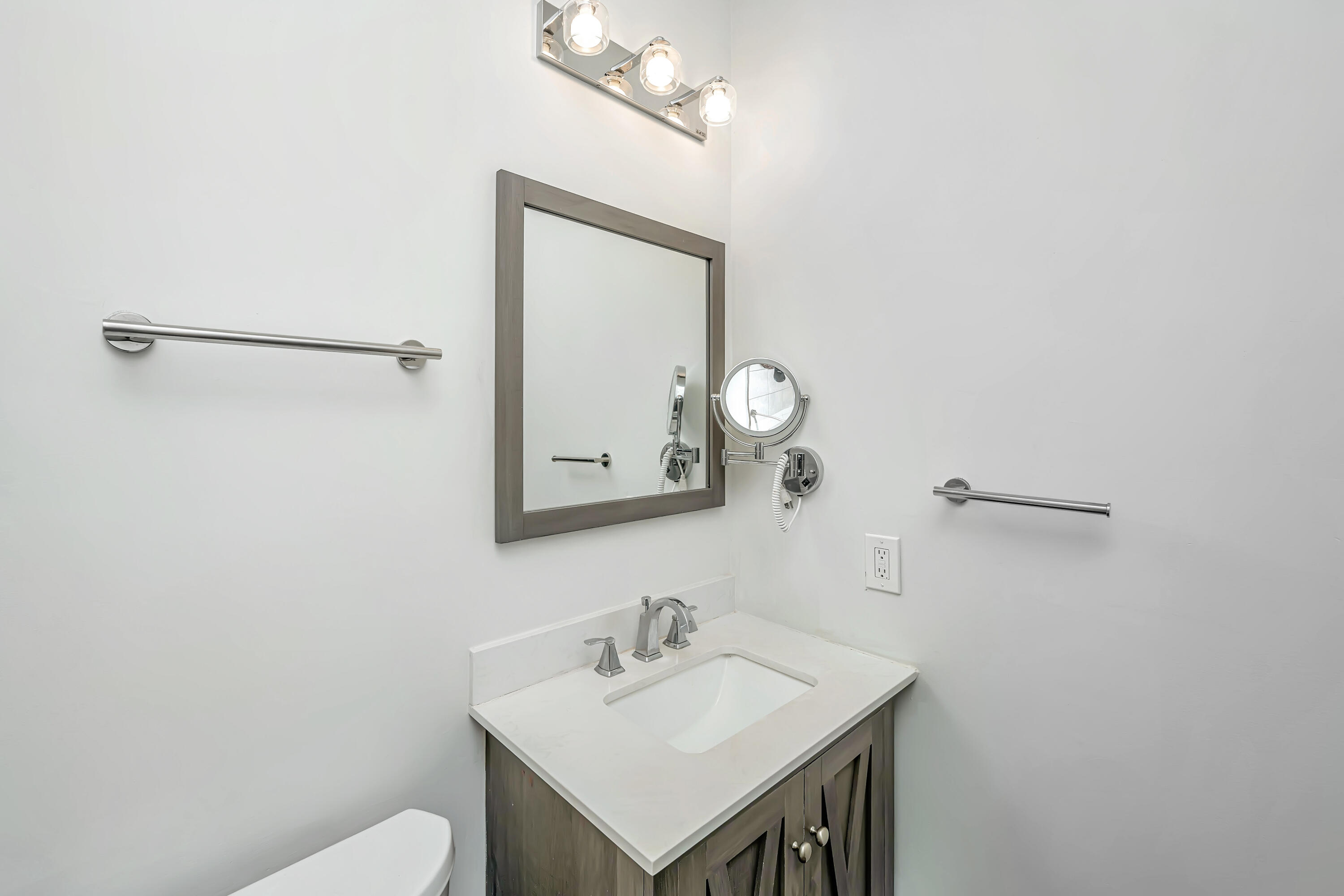 5233 Maybank Highway